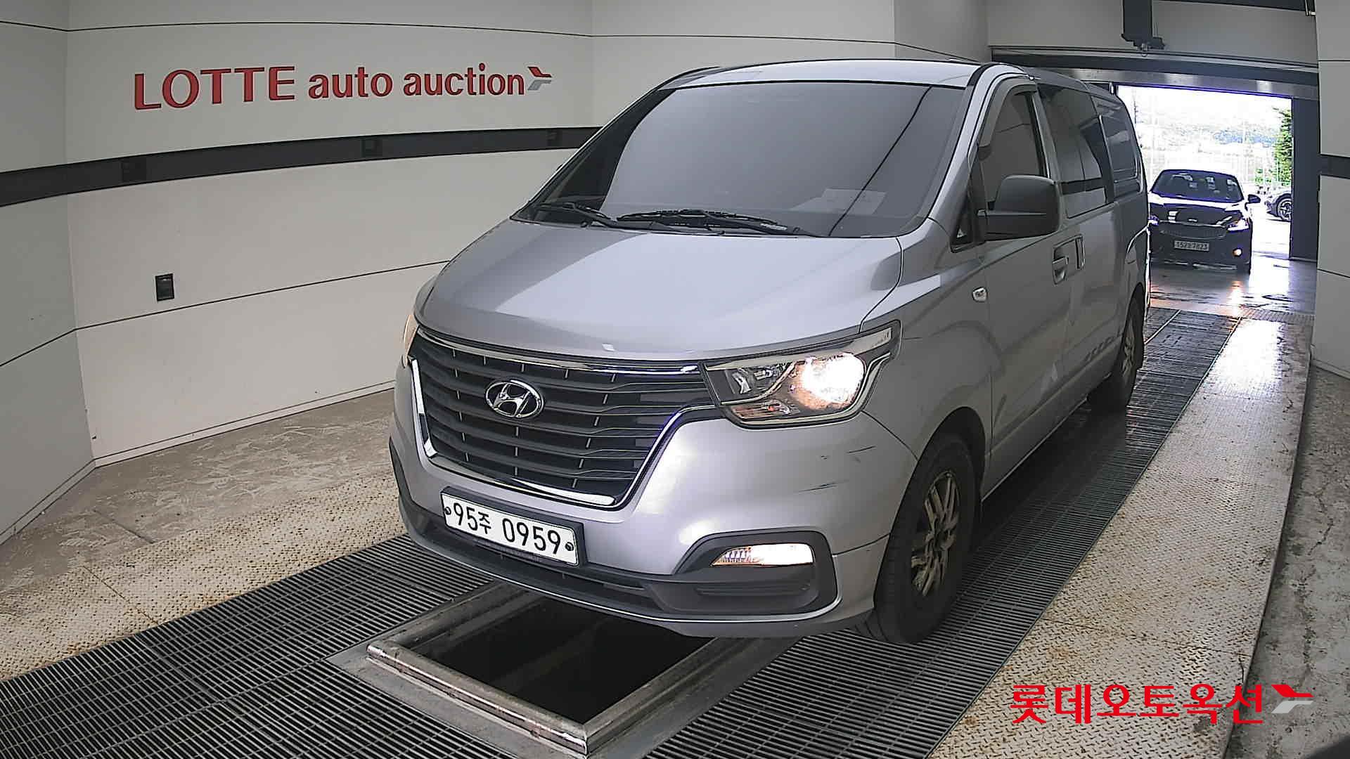 2019 - hyundai grand starex