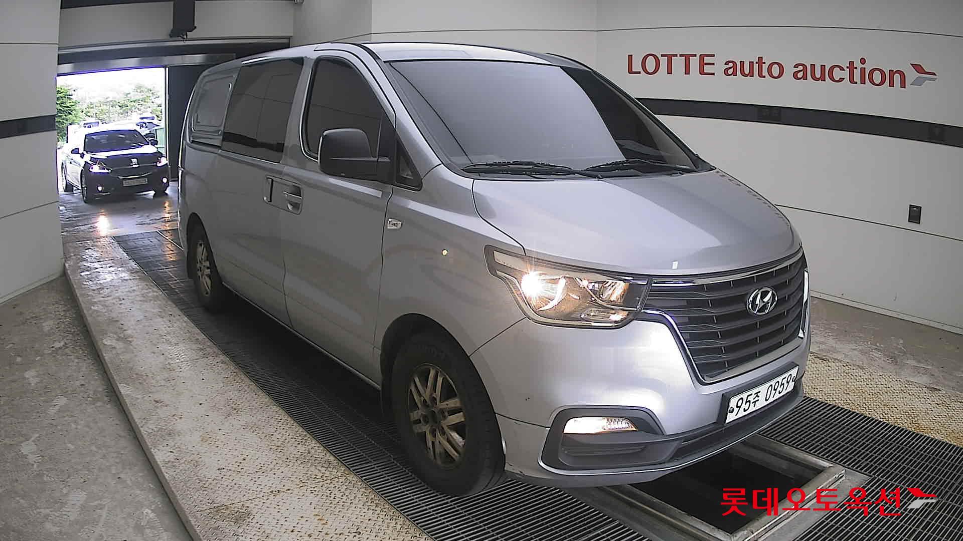 2019 - hyundai grand starex