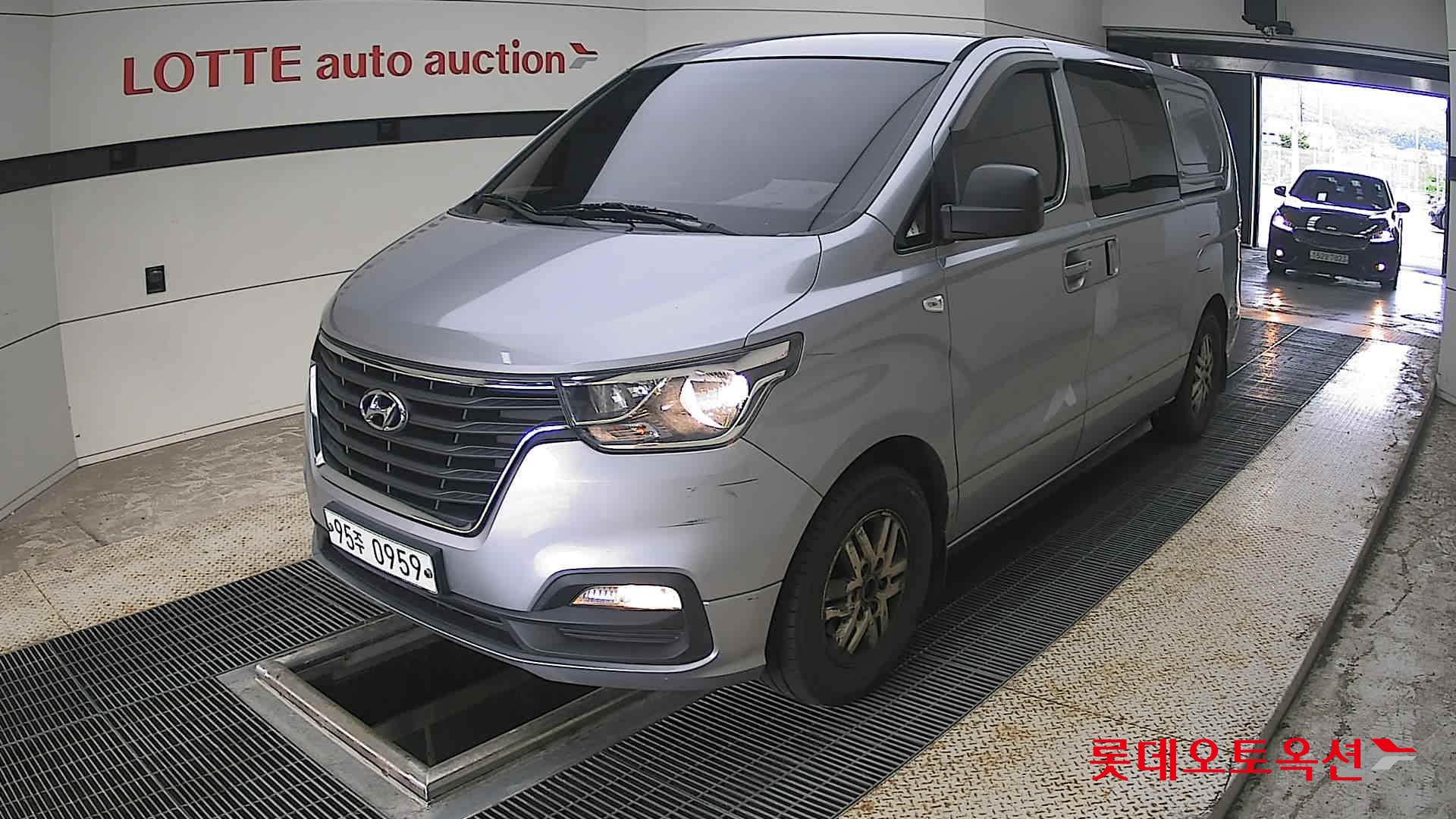 2019 - hyundai grand starex