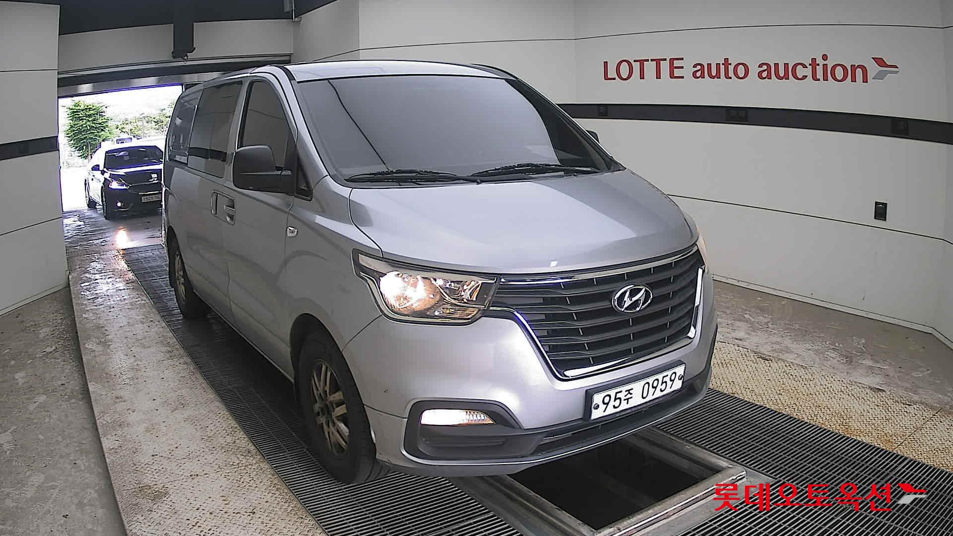 2019 - hyundai grand starex