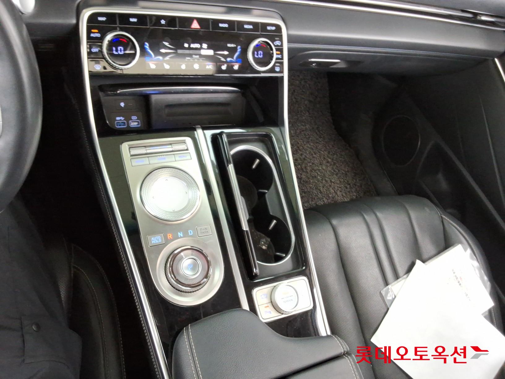2022 - genesis gv80
