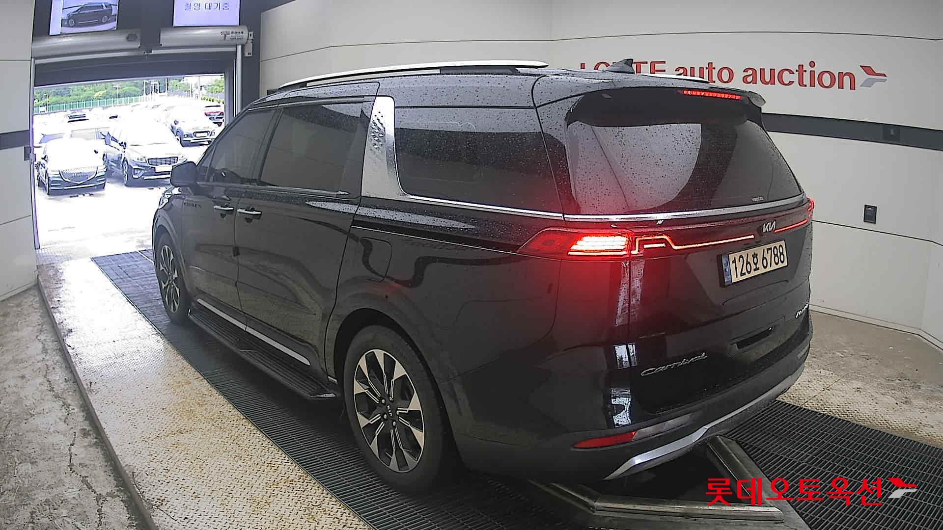 2021 - kia carnival