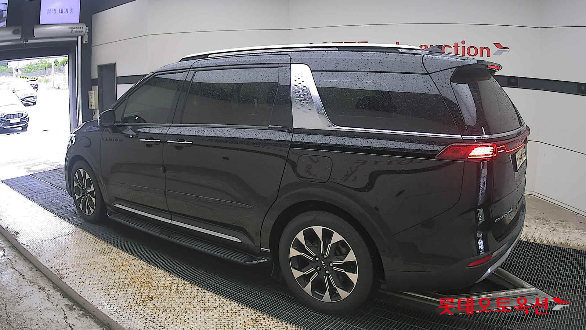 2021 - kia carnival