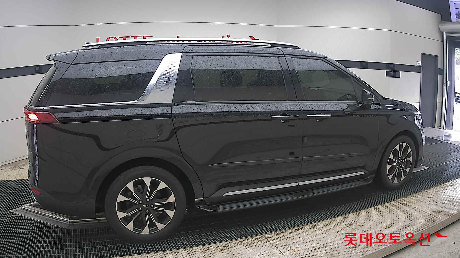 2021 - kia carnival
