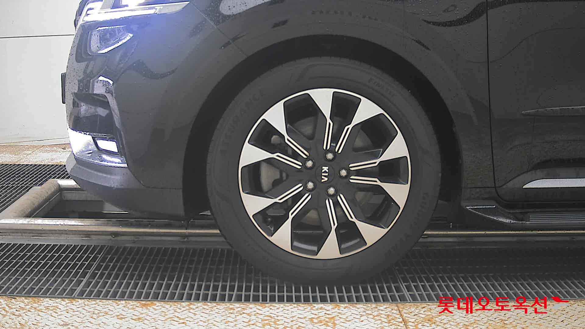2021 - kia carnival