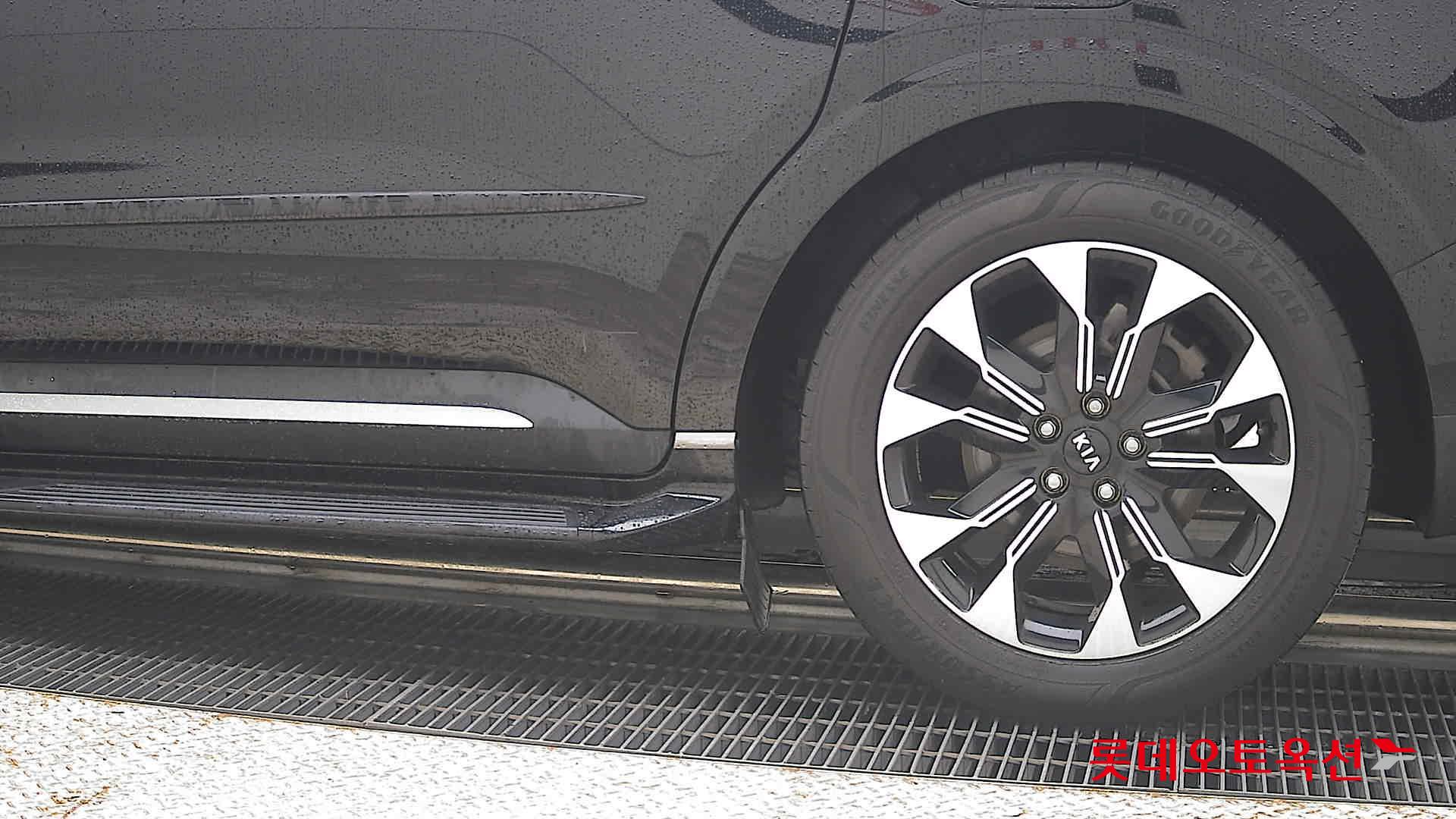 2021 - kia carnival