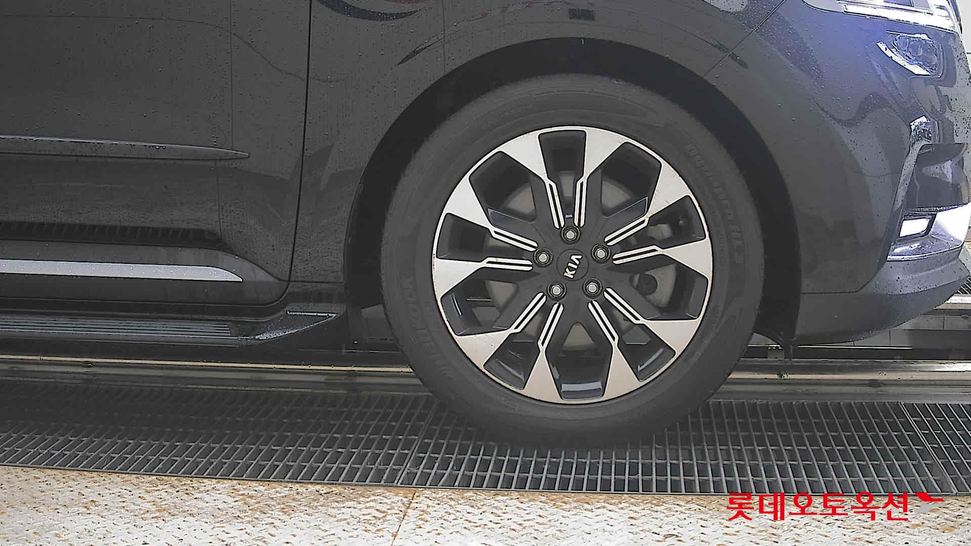 2021 - kia carnival