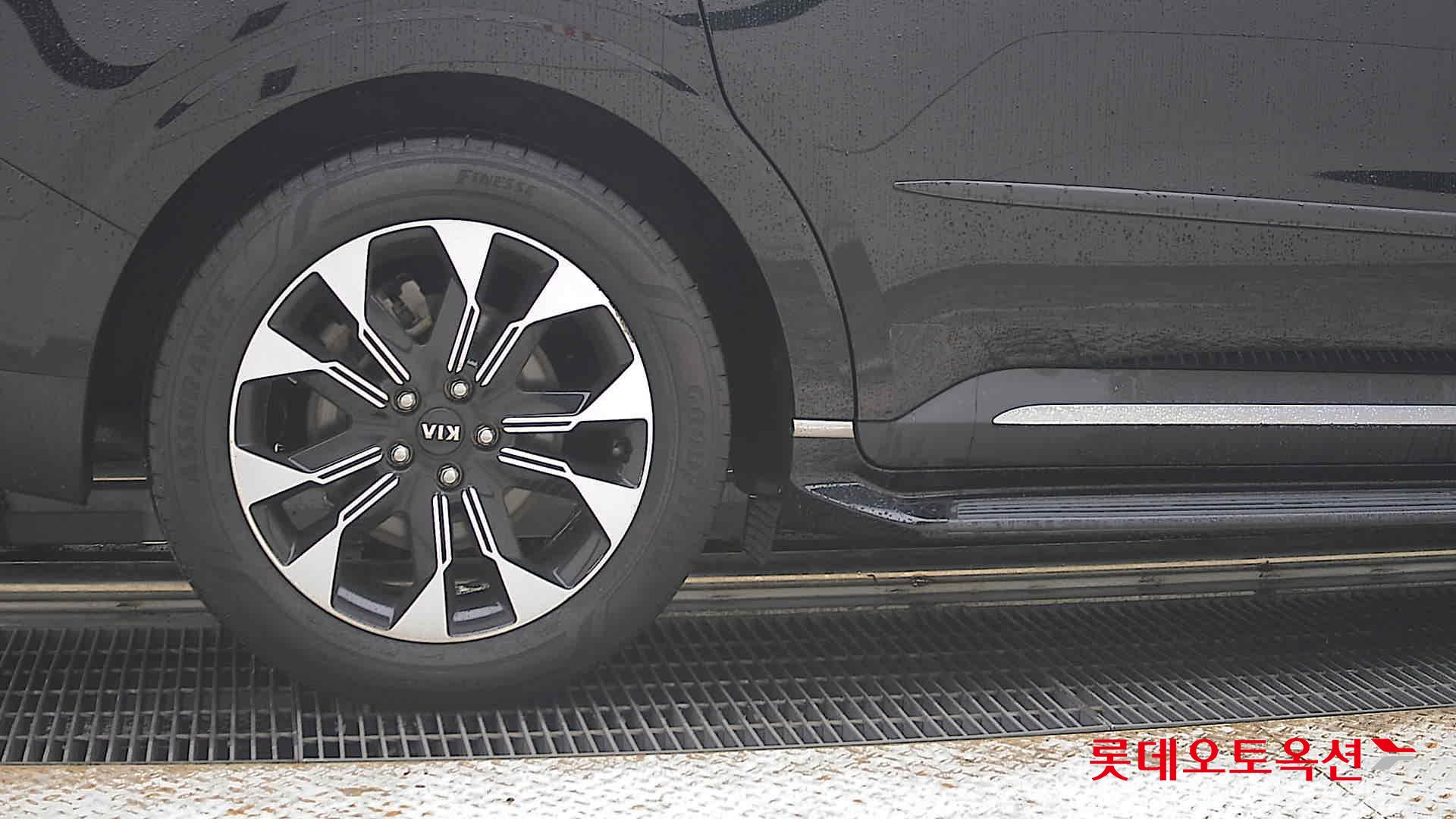 2021 - kia carnival