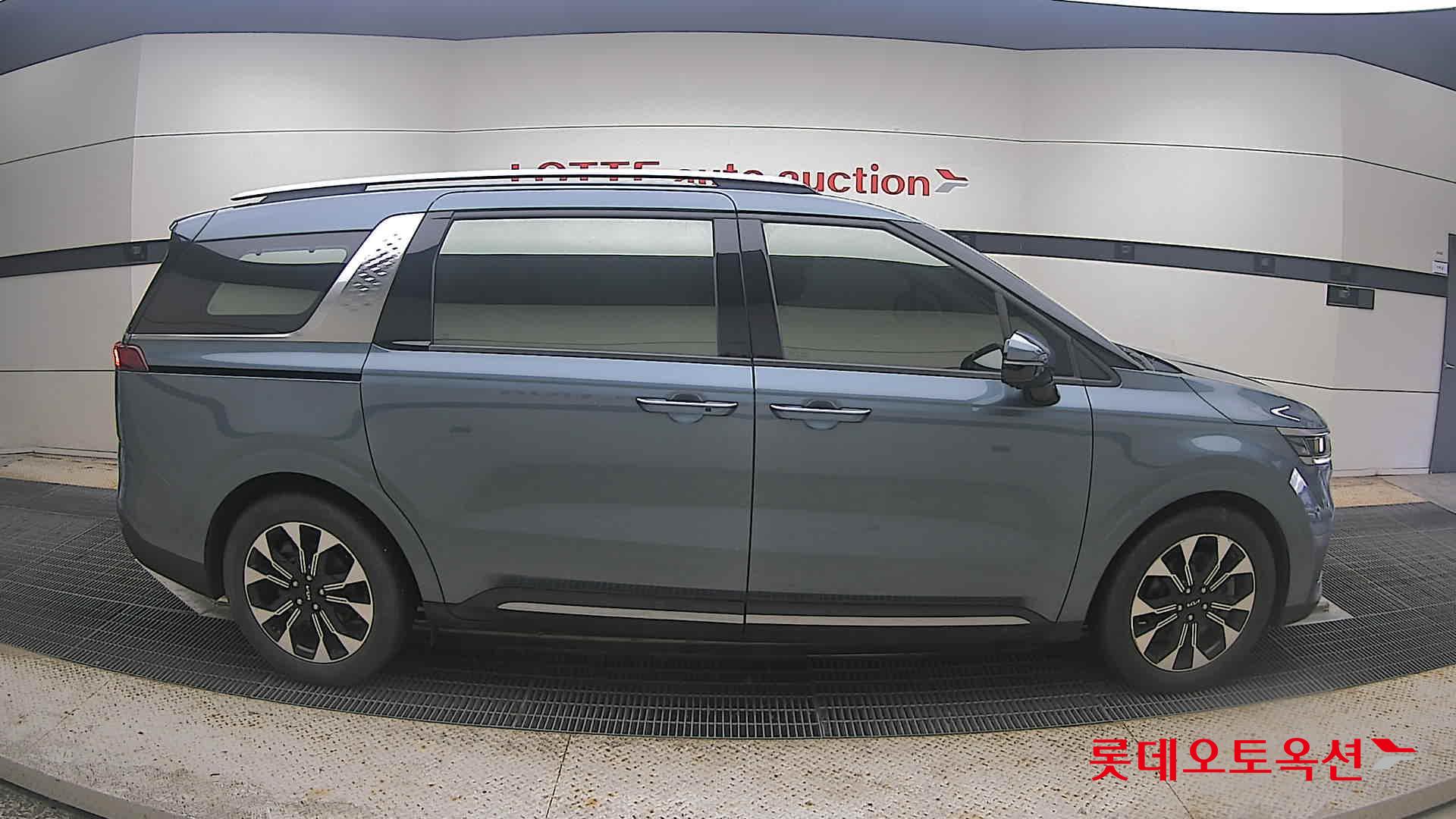 2022 - kia carnival