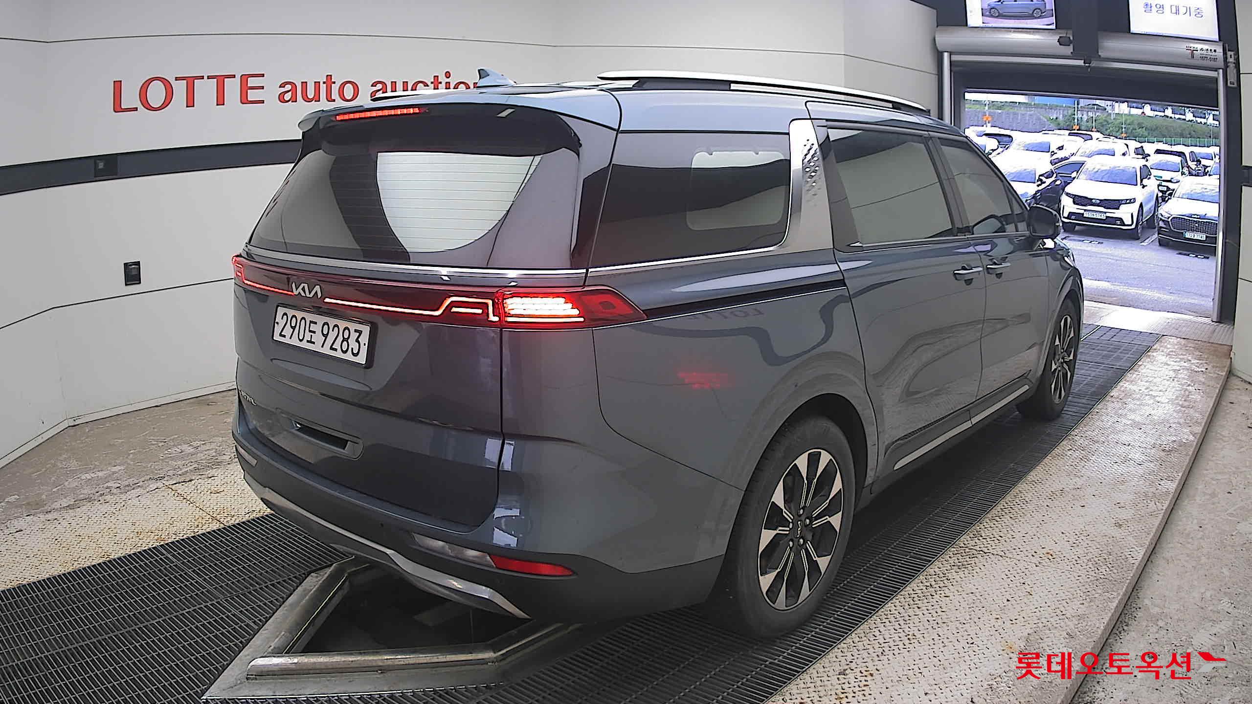 2022 - kia carnival