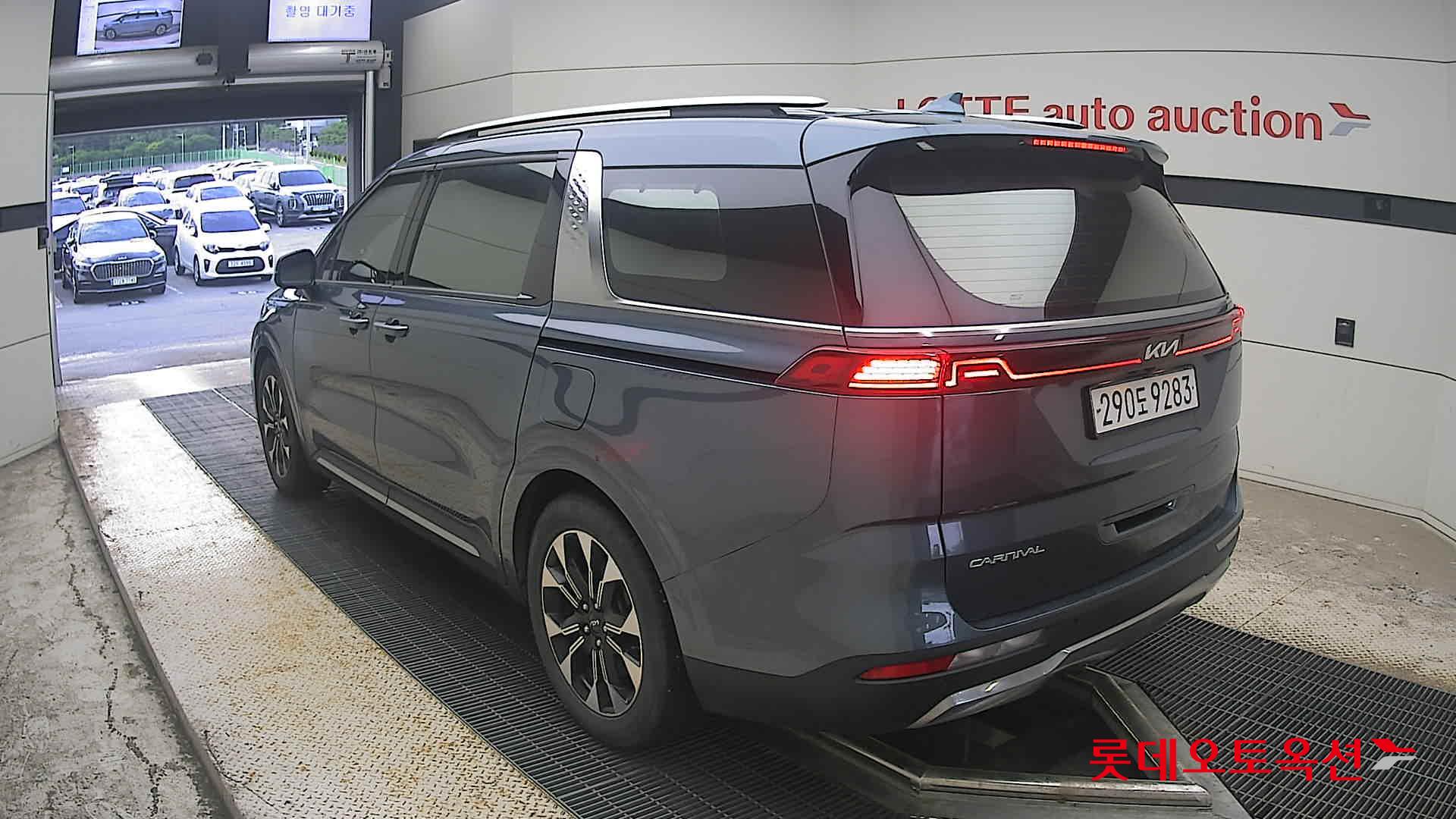 2022 - kia carnival