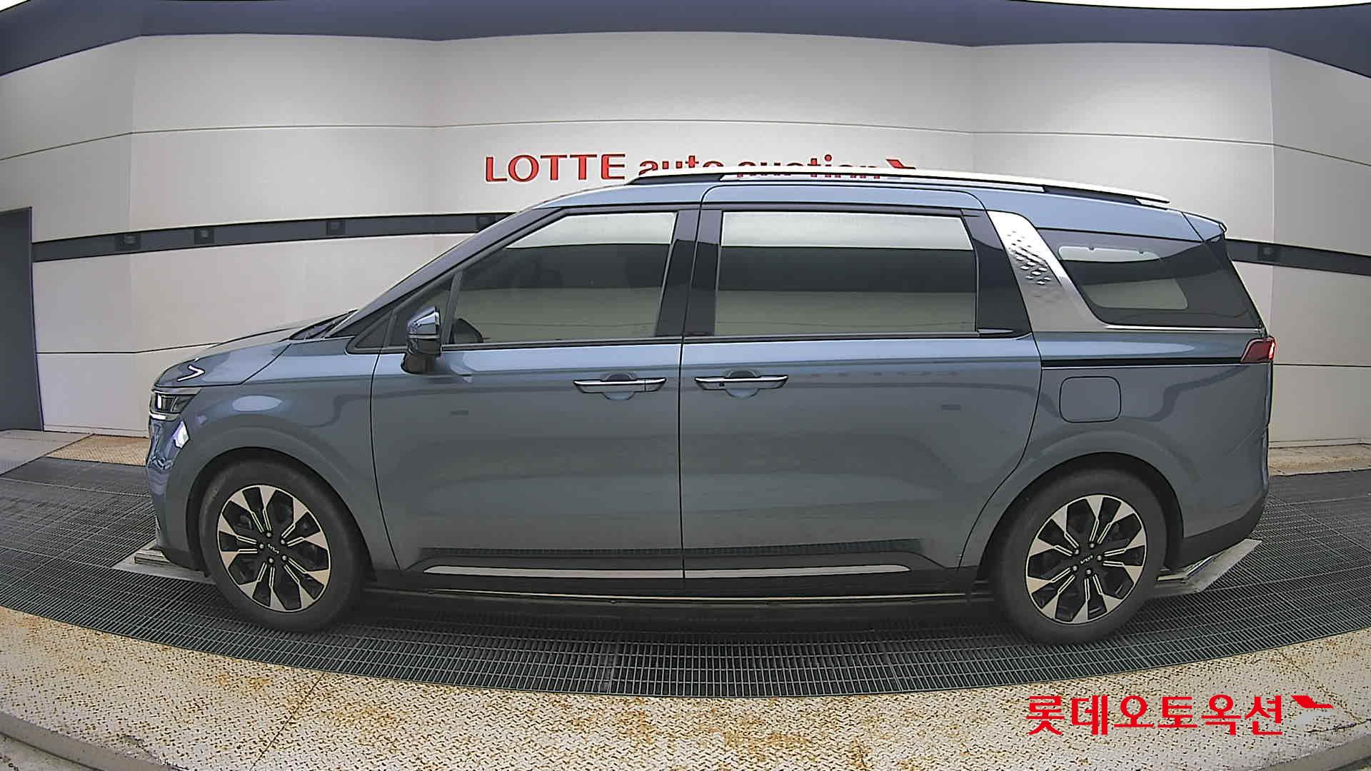 2022 - kia carnival