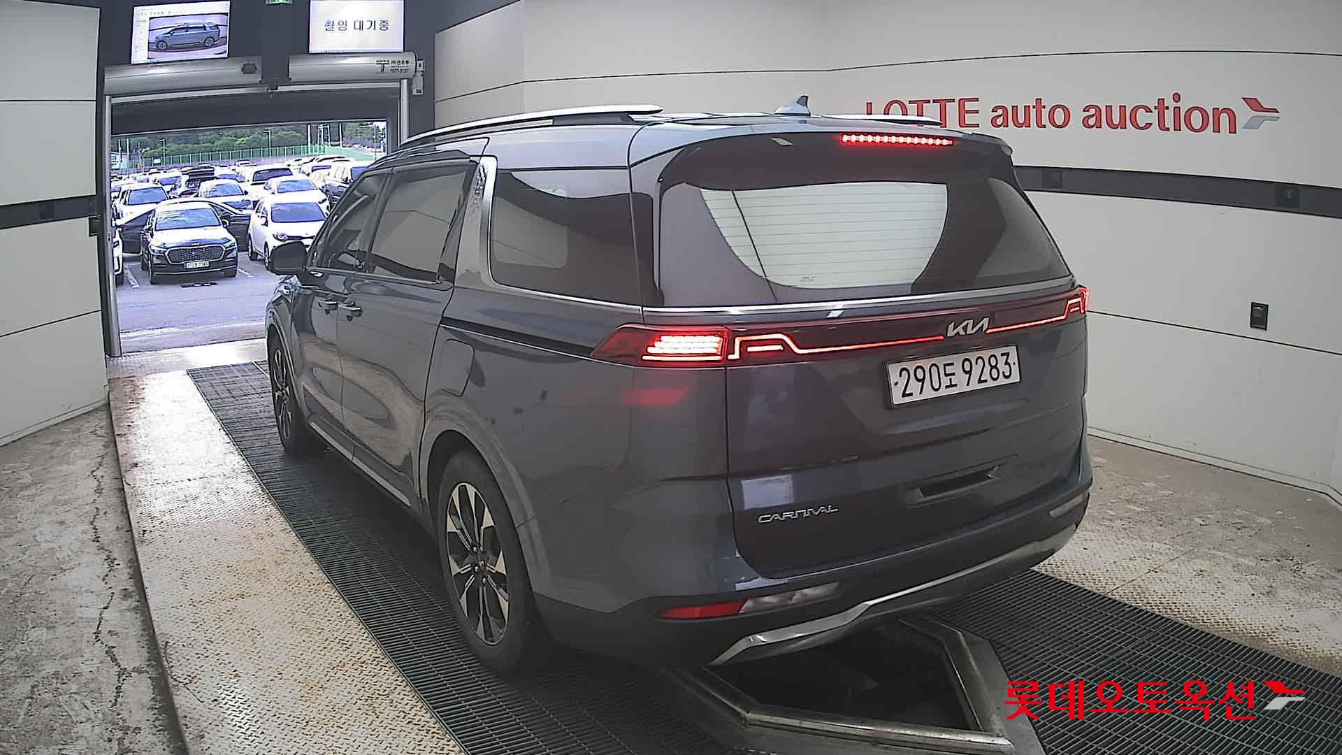 2022 - kia carnival
