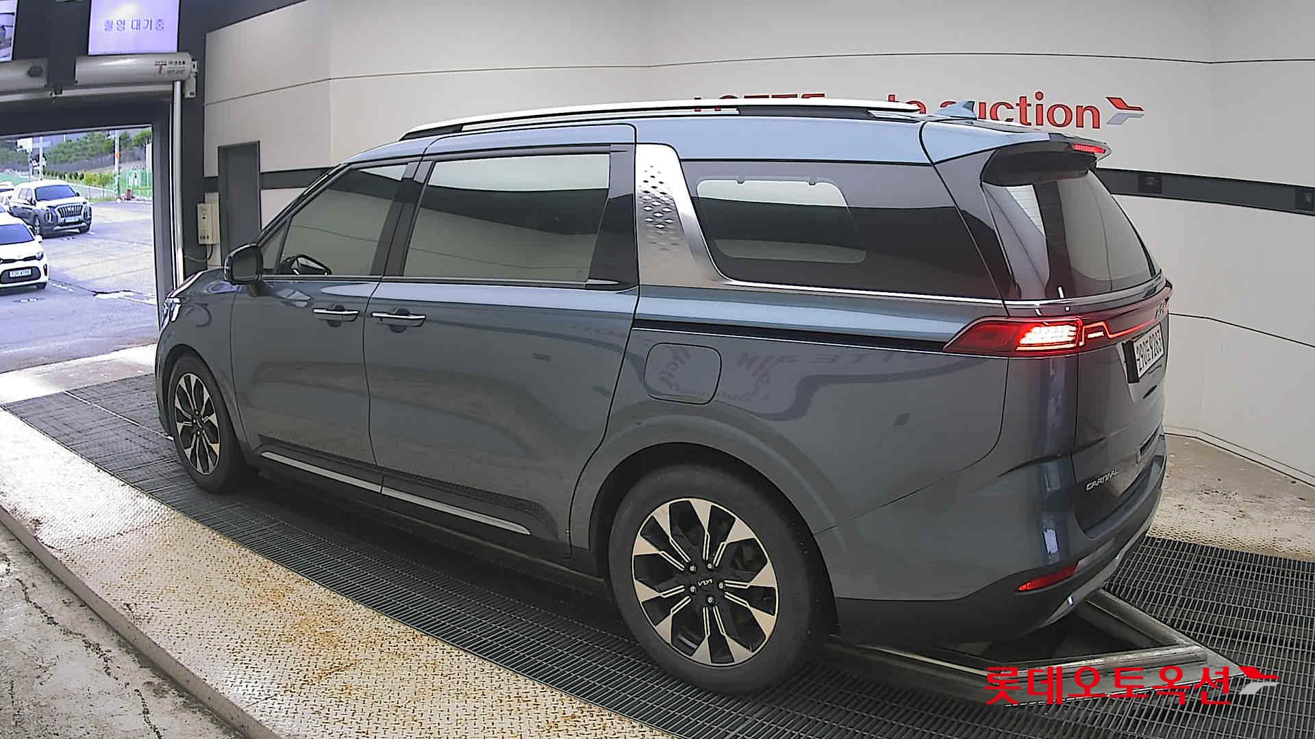 2022 - kia carnival