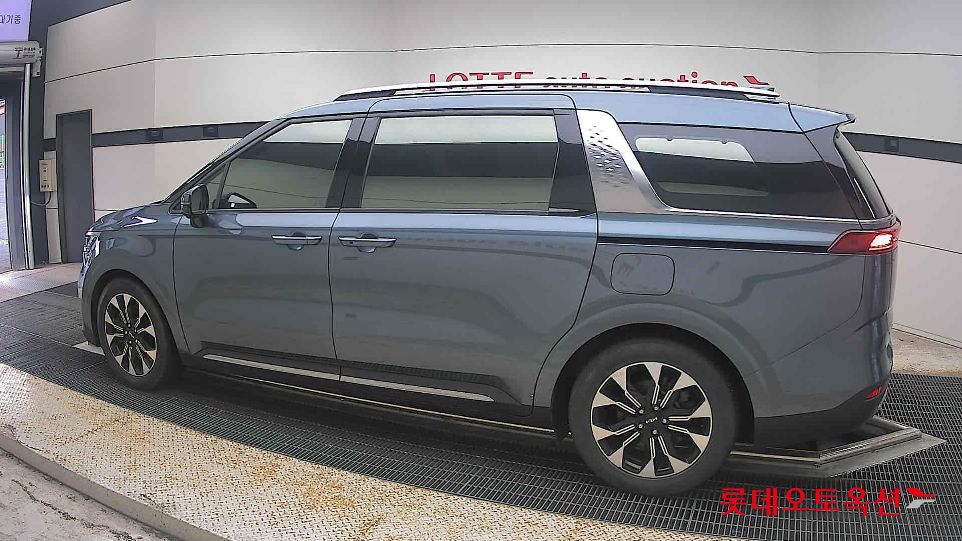 2022 - kia carnival