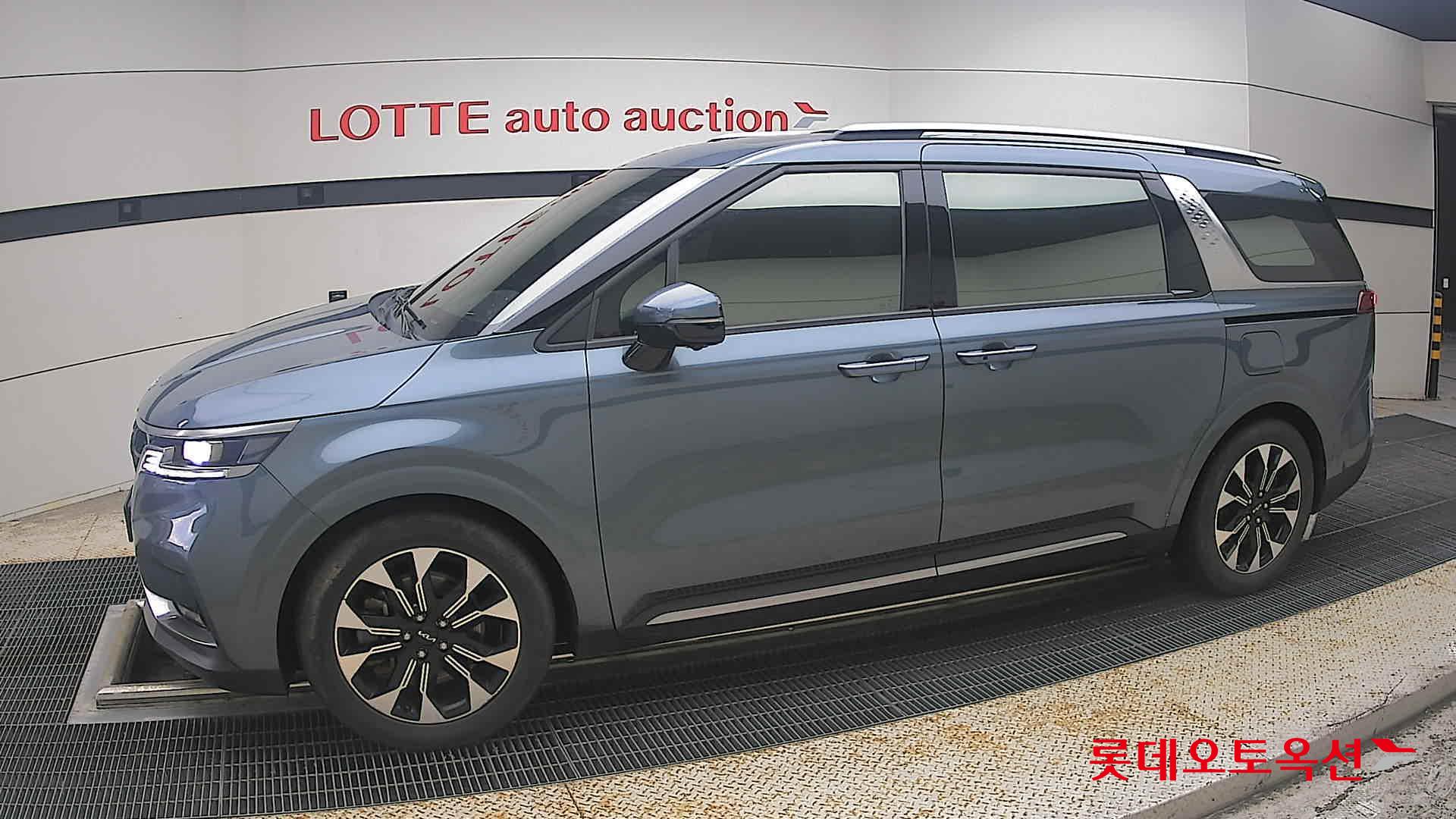 2022 - kia carnival