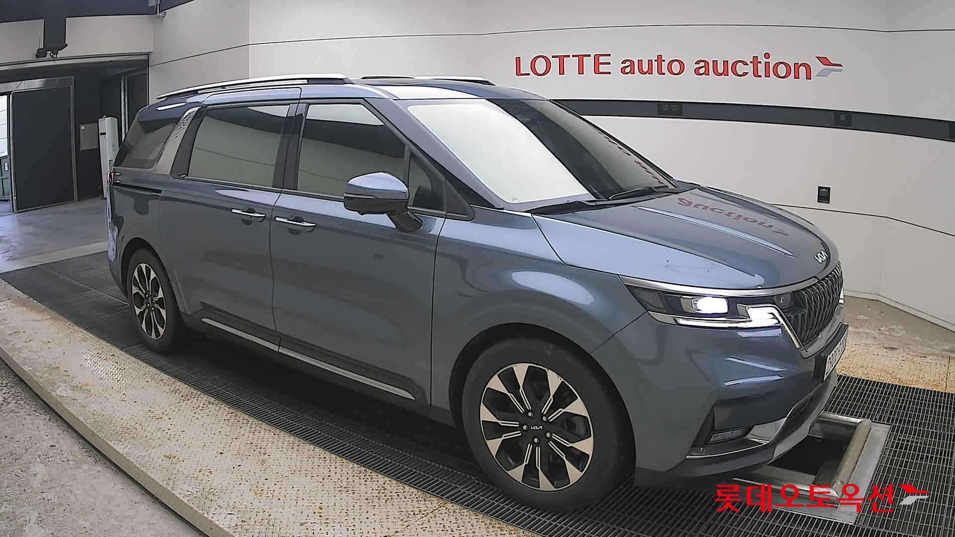 2022 - kia carnival