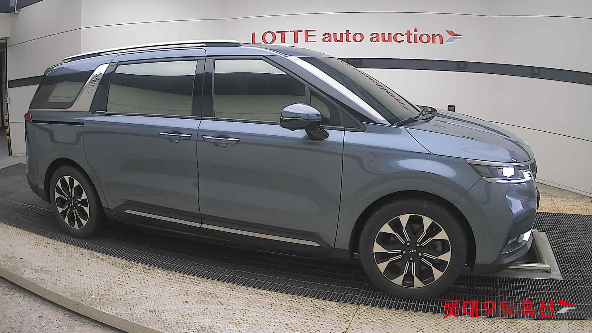 2022 - kia carnival