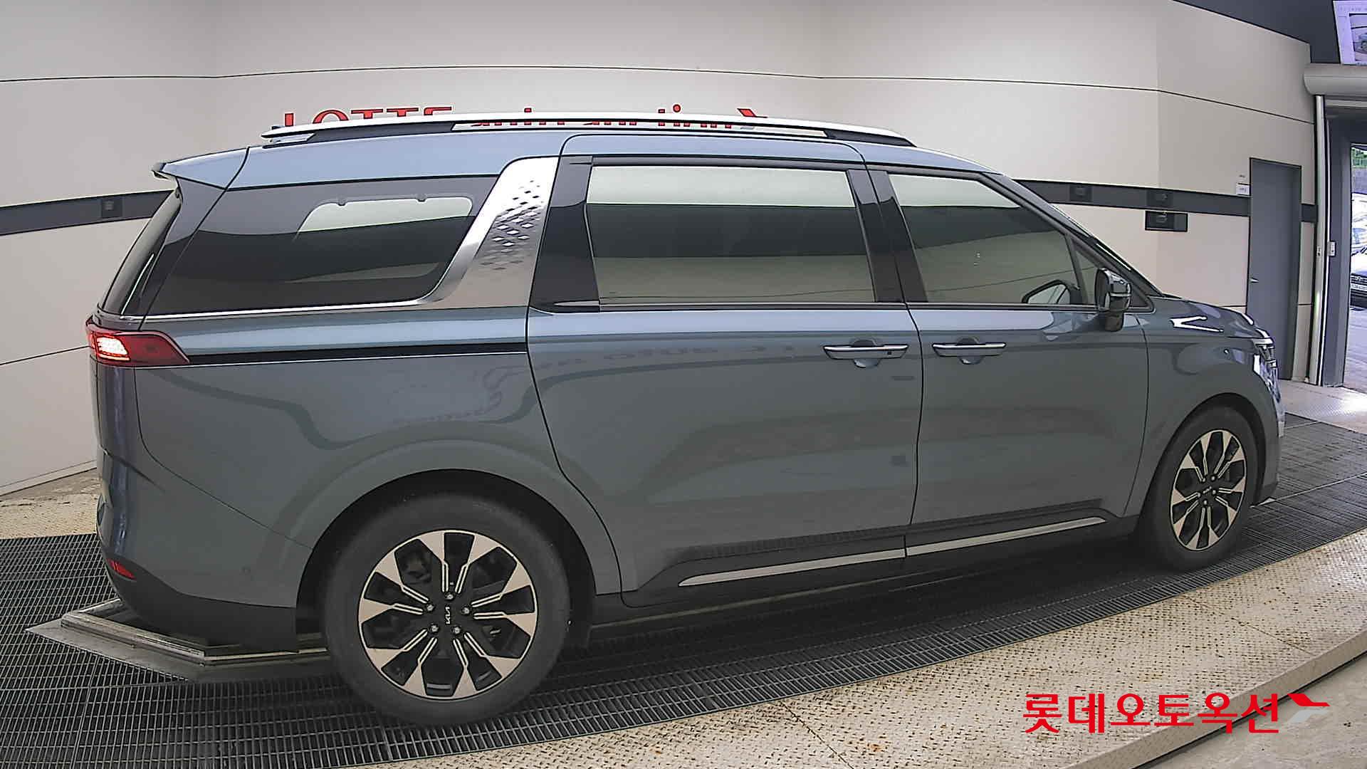 2022 - kia carnival