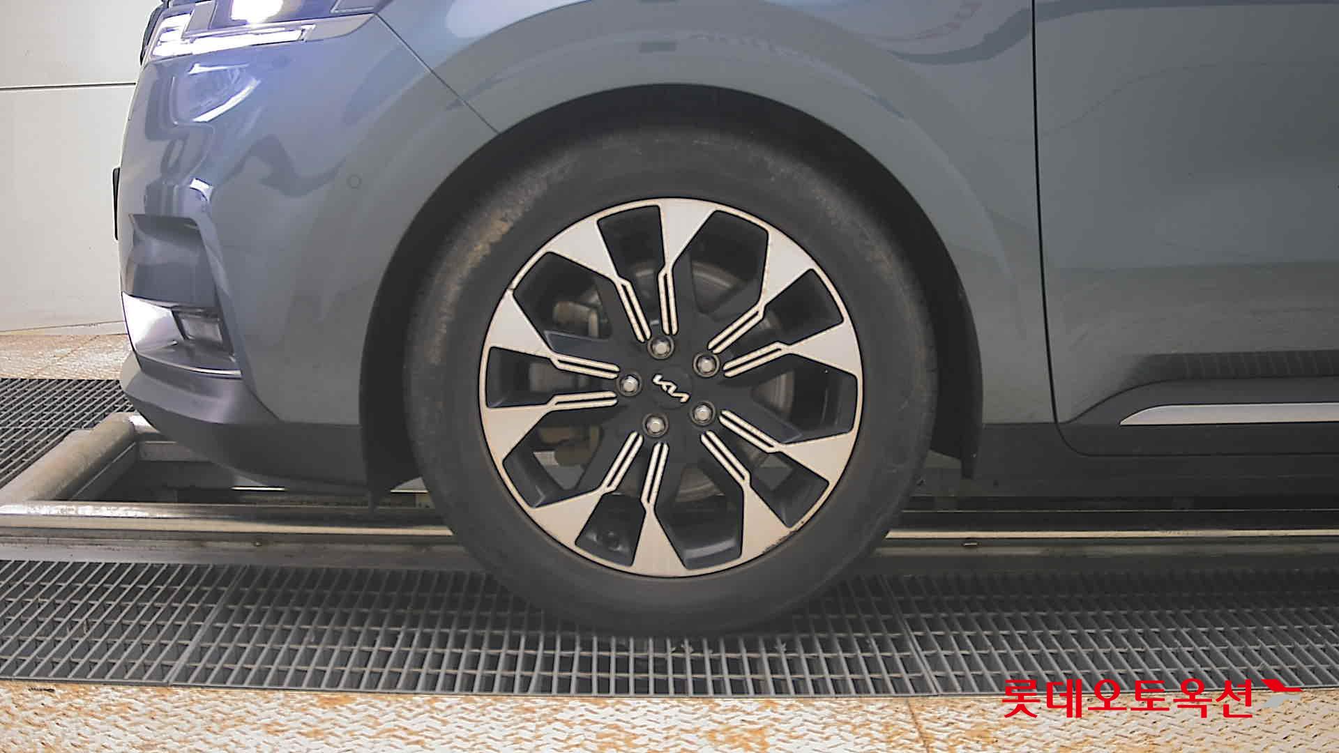 2022 - kia carnival