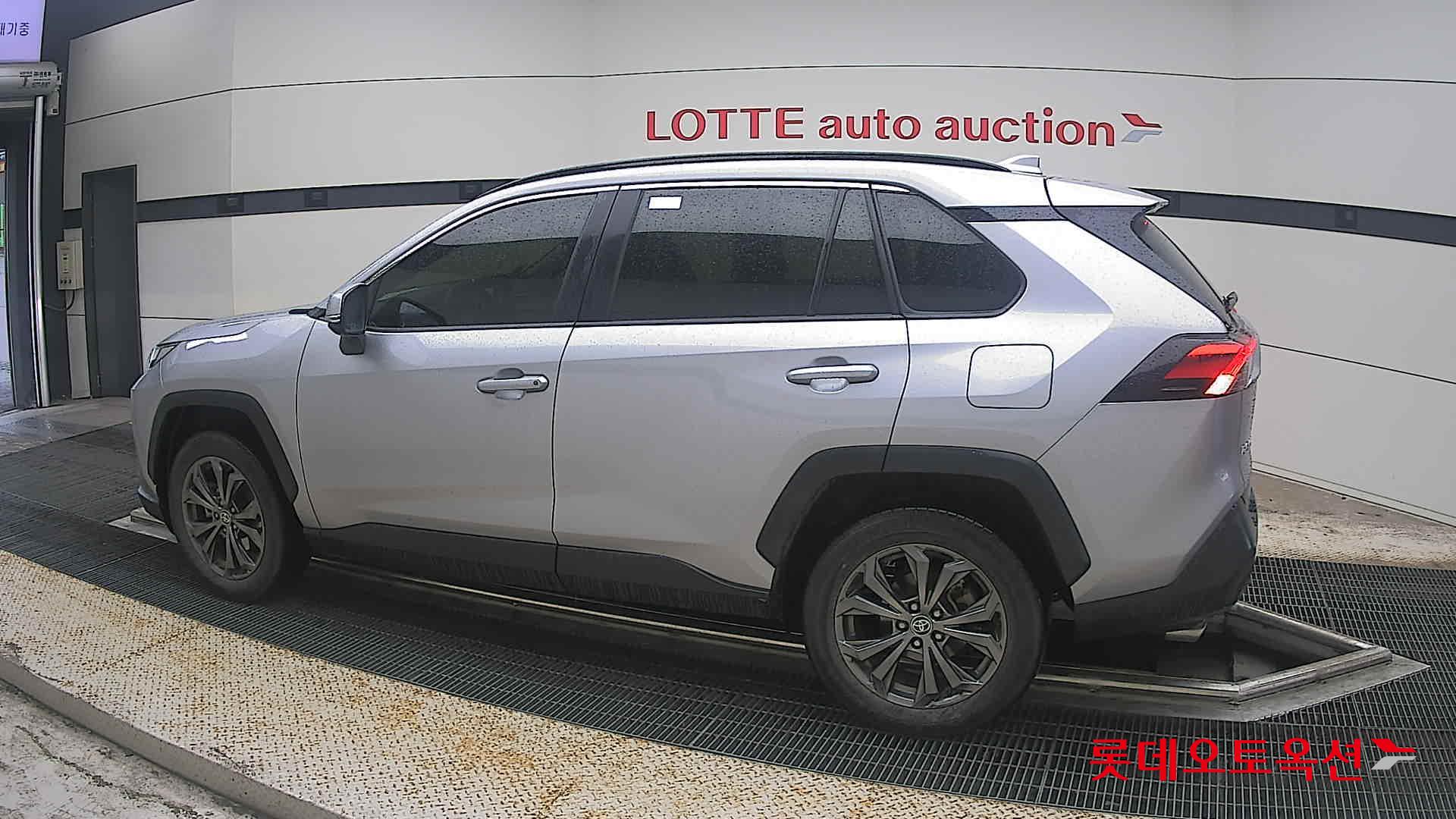 2022 - toyota rav4