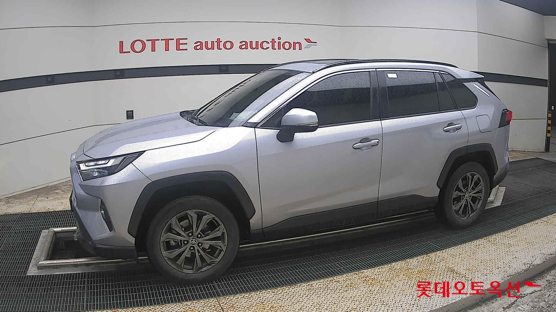 2022 - toyota rav4