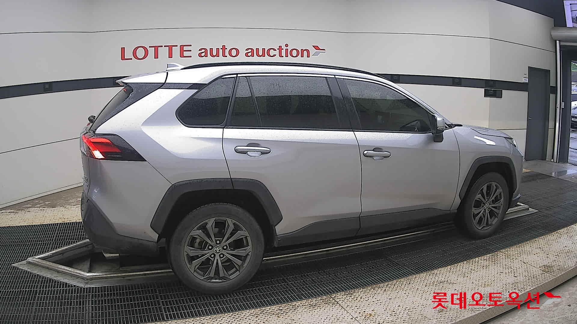 2022 - toyota rav4