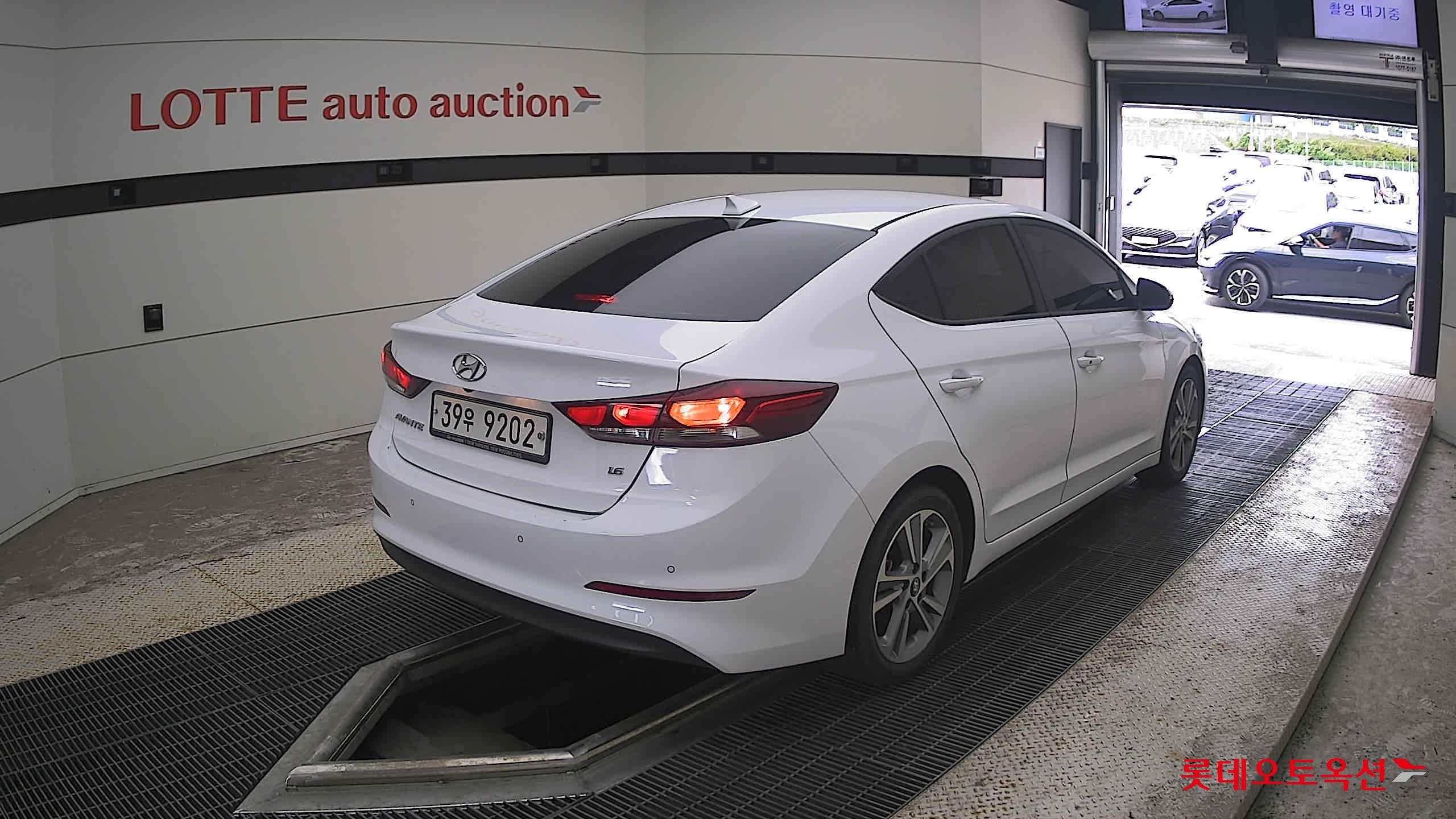 2018 - hyundai avante