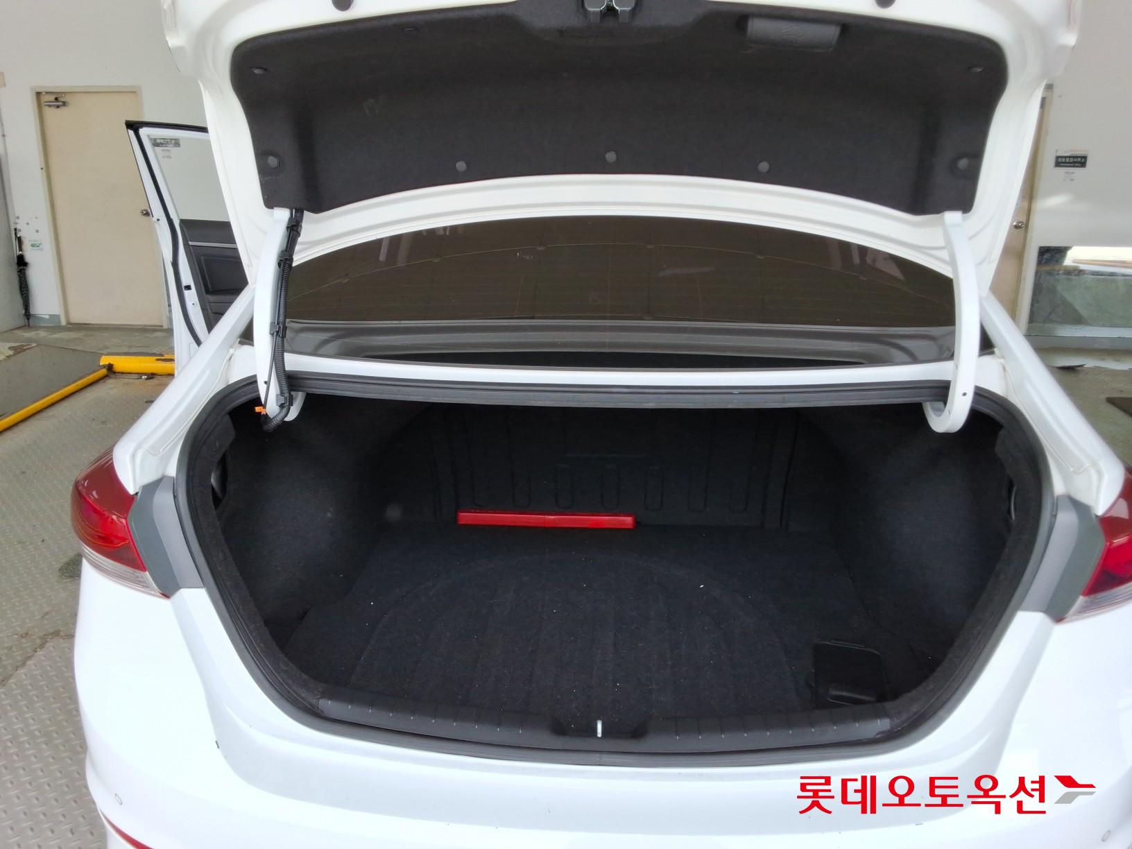 2018 - hyundai avante