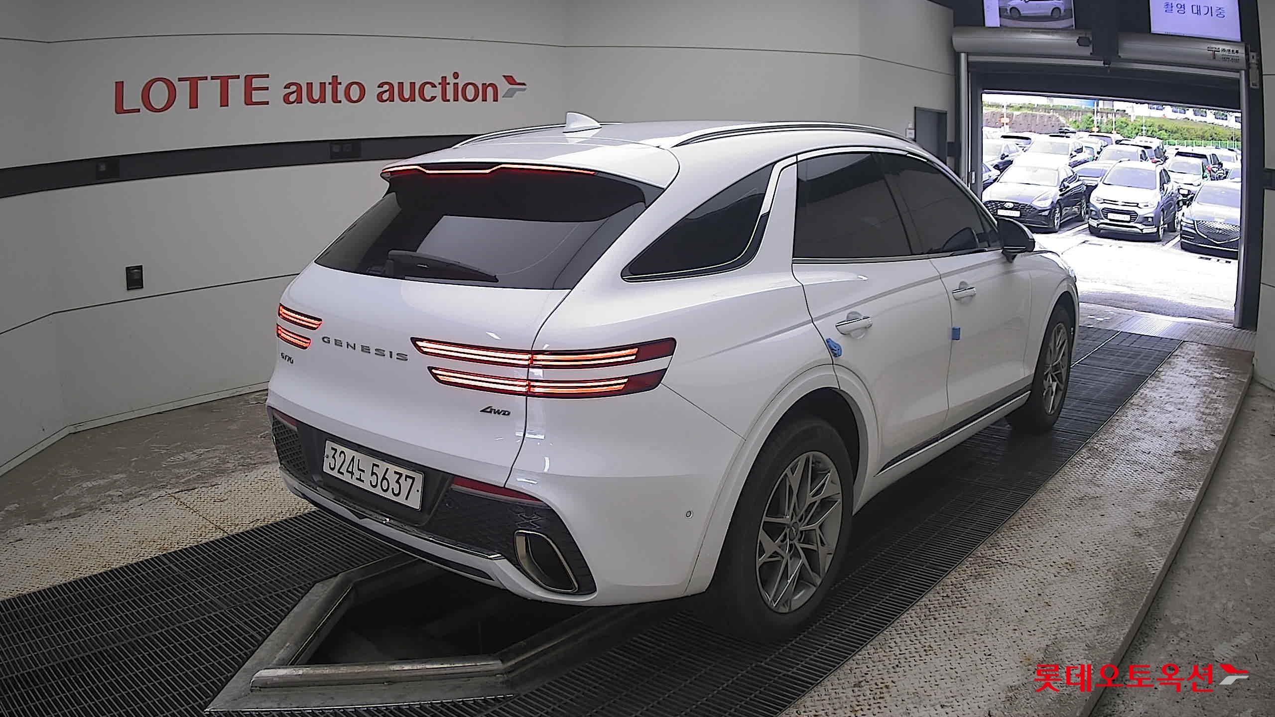 2023 - genesis gv70