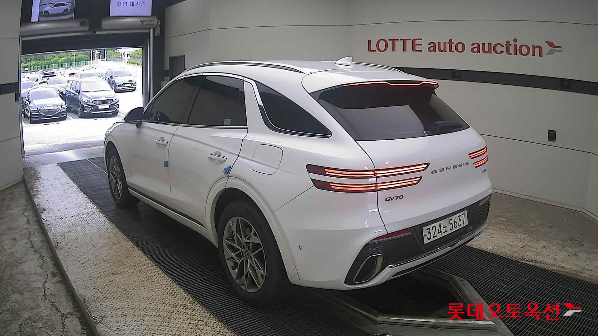 2023 - genesis gv70