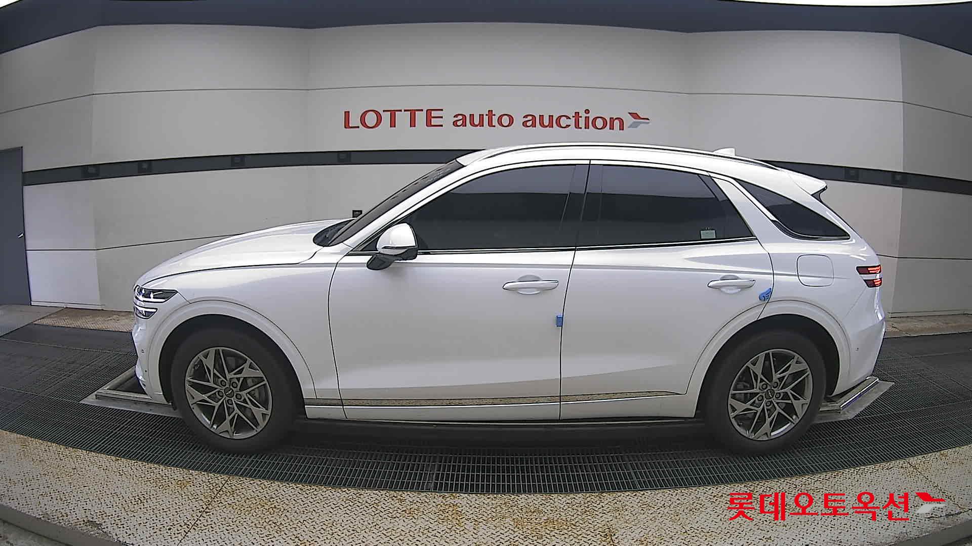 2023 - genesis gv70