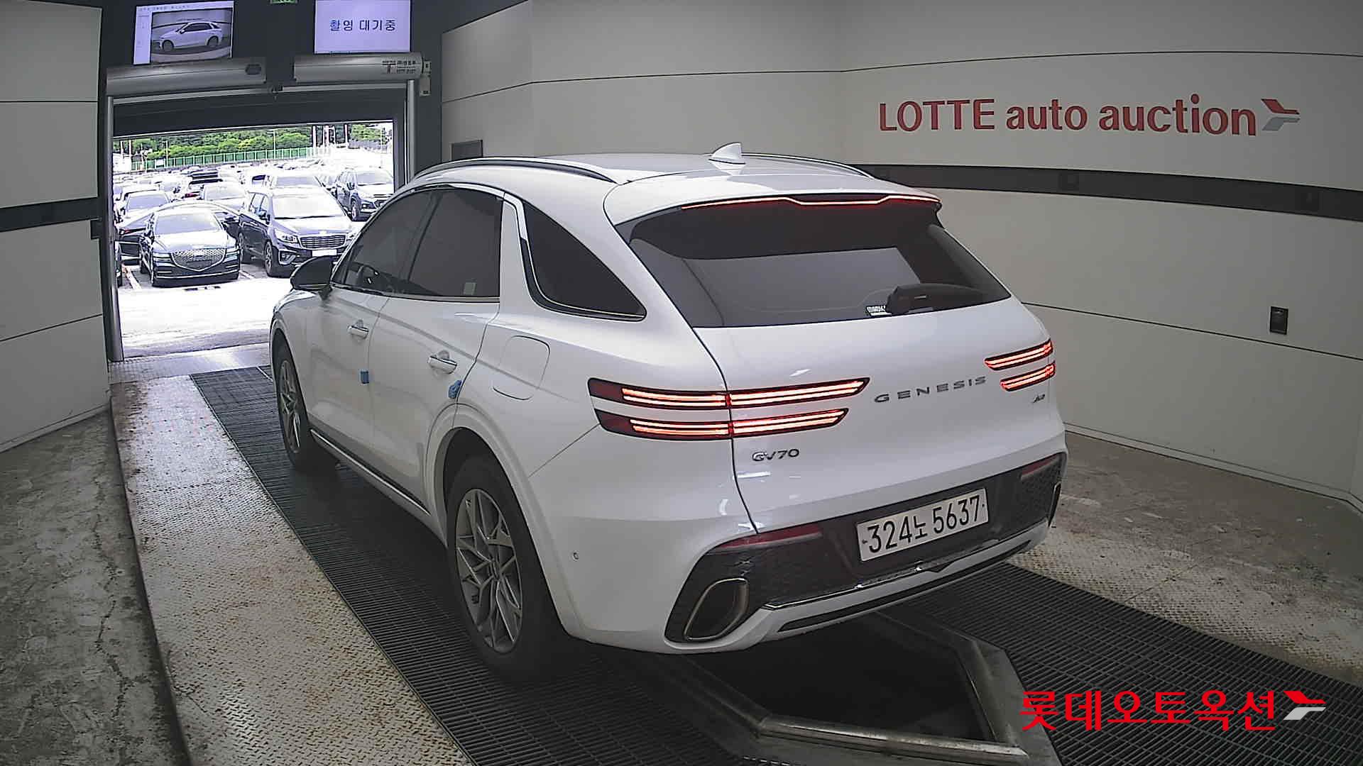 2023 - genesis gv70