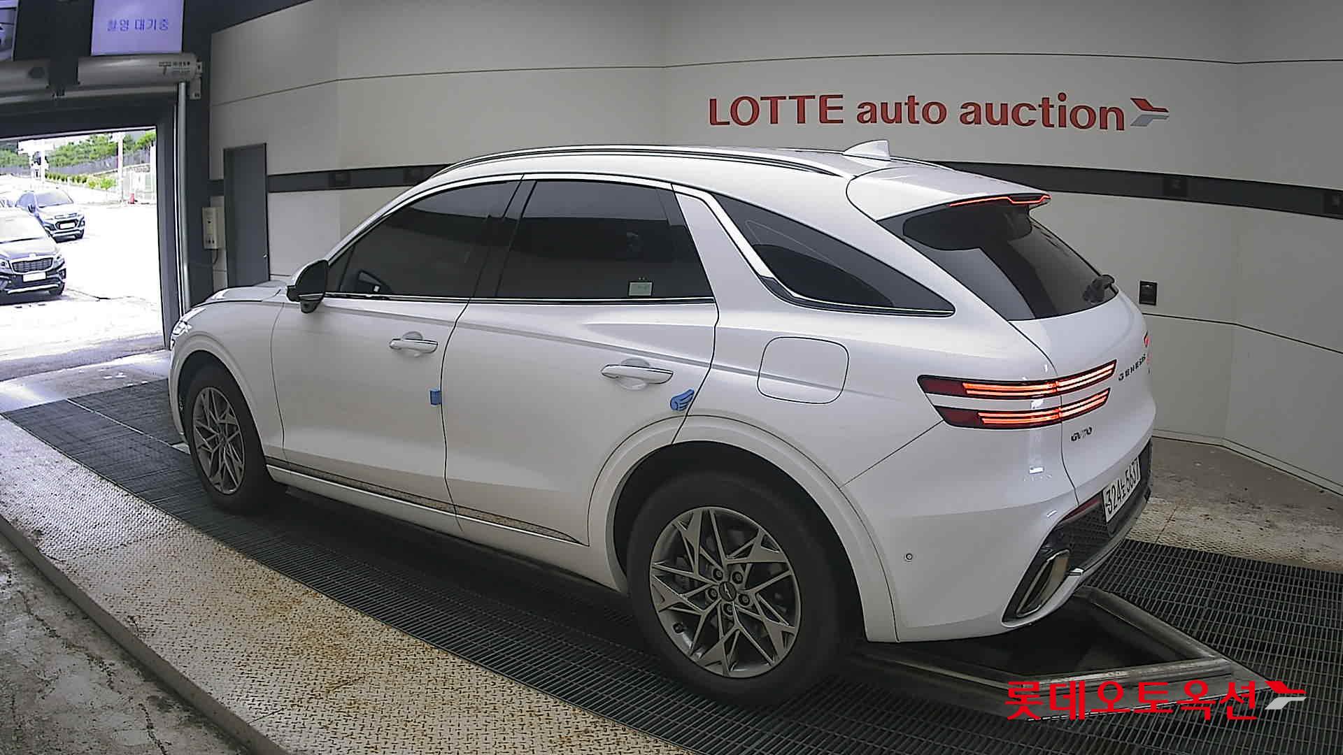 2023 - genesis gv70
