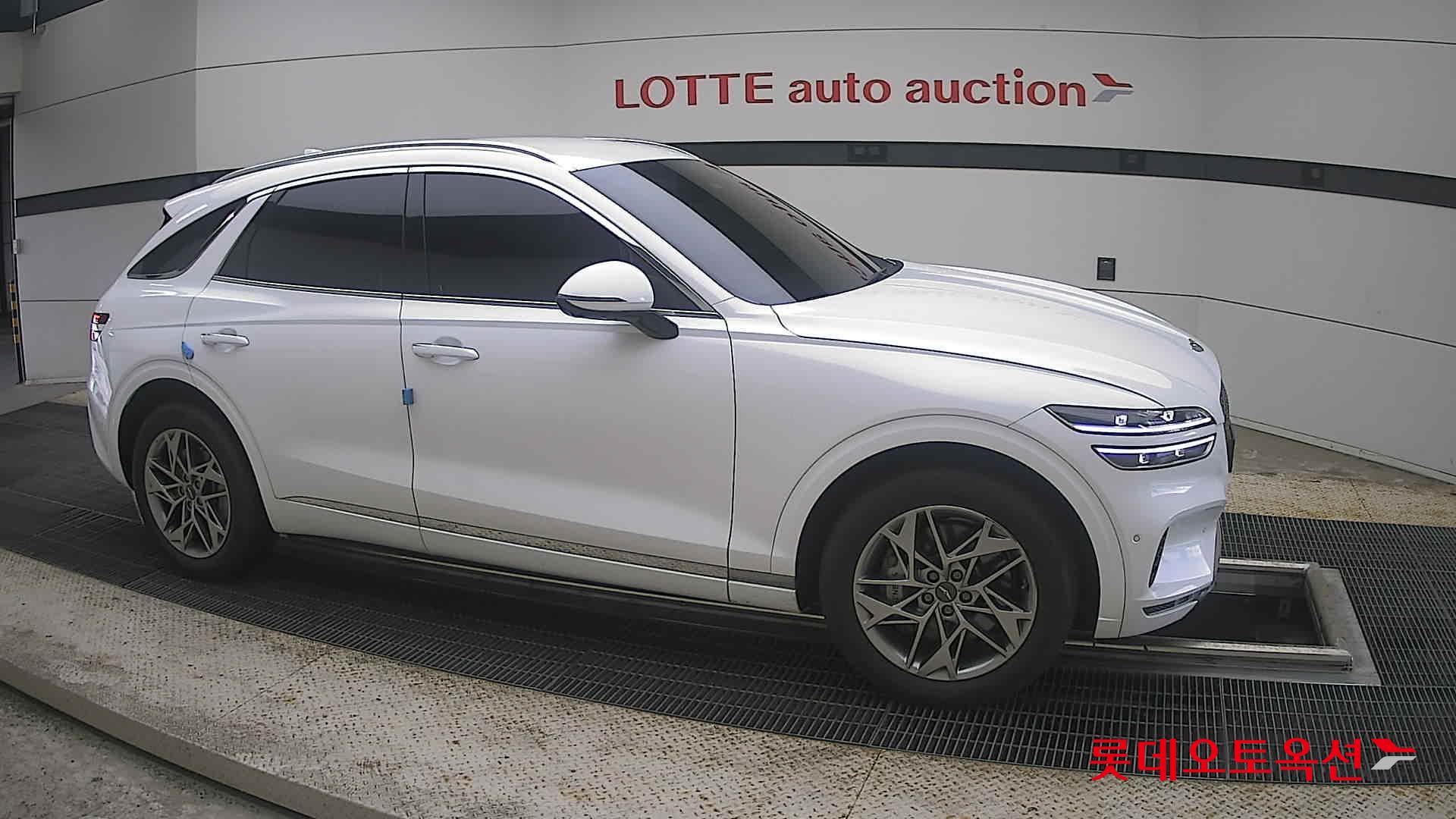 2023 - genesis gv70