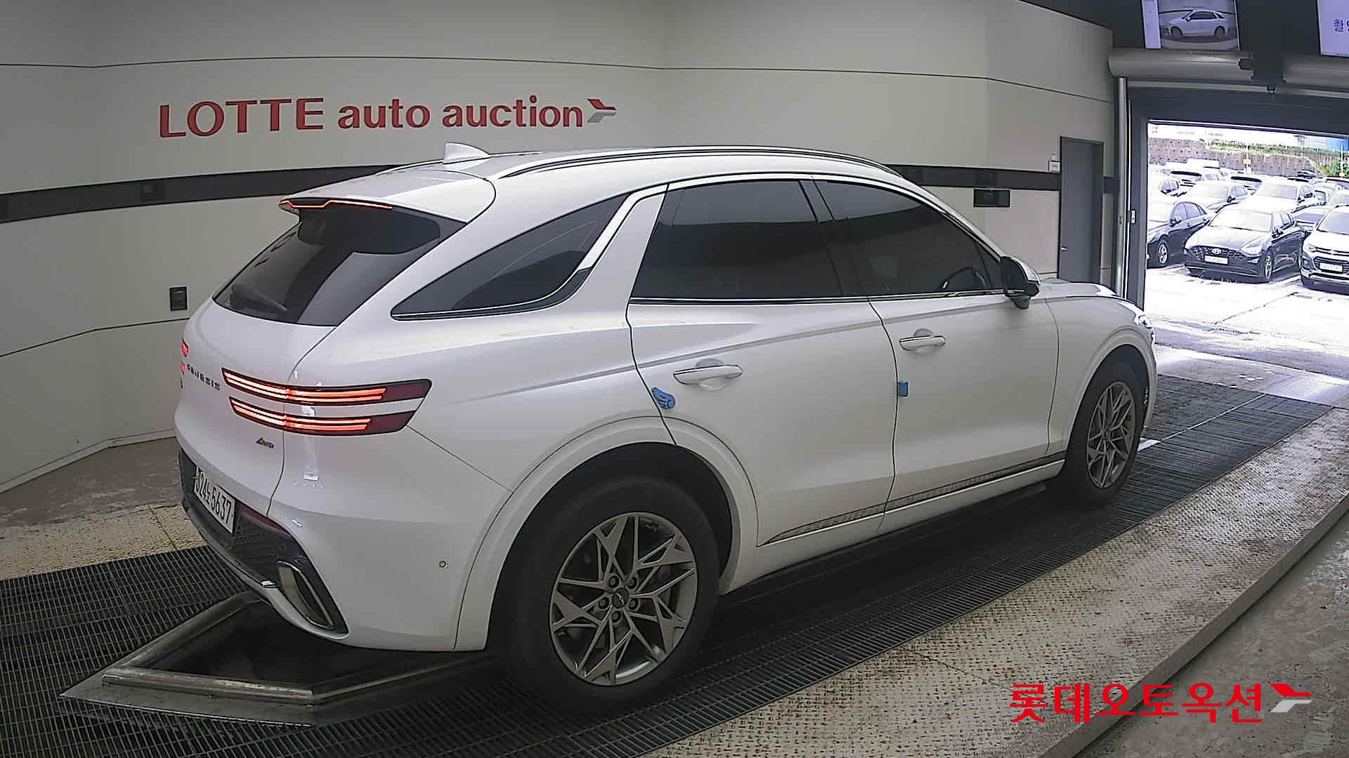2023 - genesis gv70