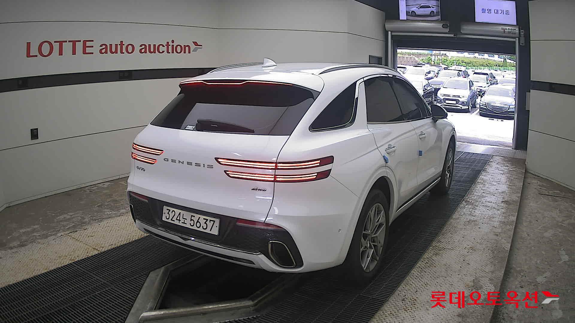 2023 - genesis gv70