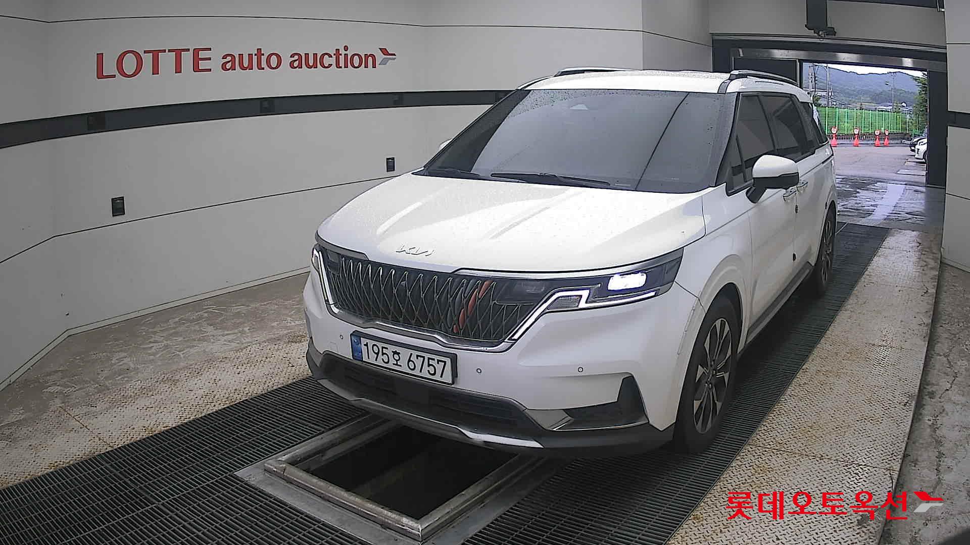 2023 - kia carnival
