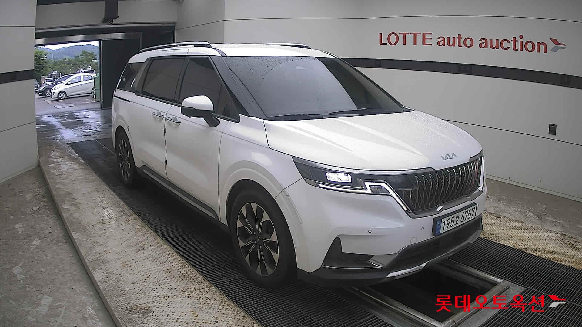 2023 - kia carnival