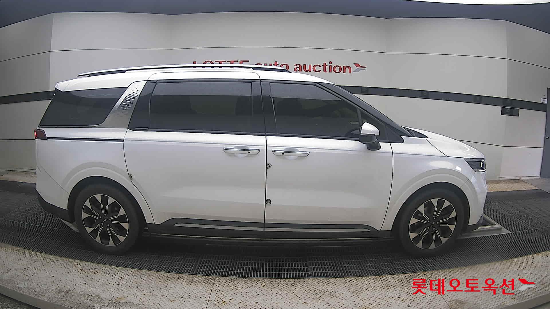2023 - kia carnival