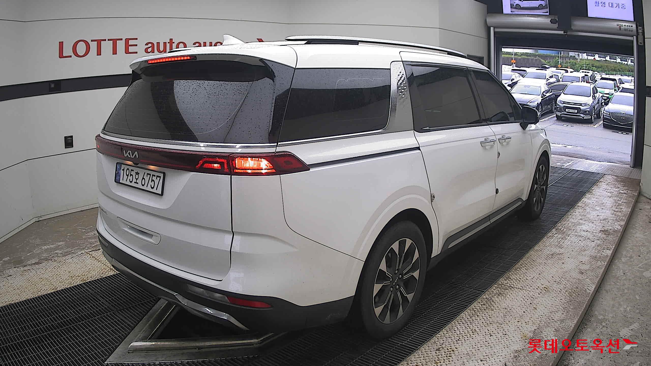 2023 - kia carnival