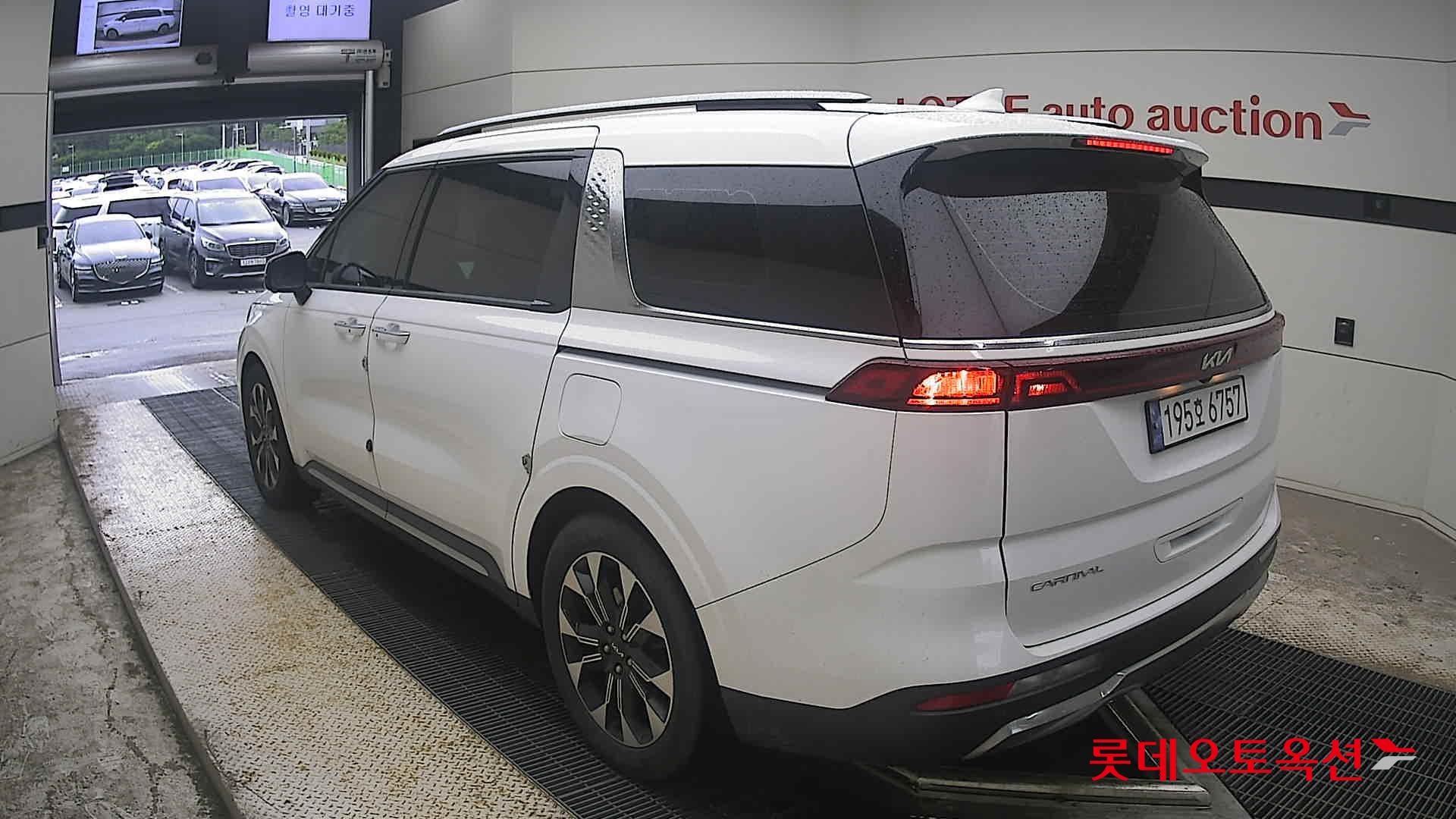 2023 - kia carnival