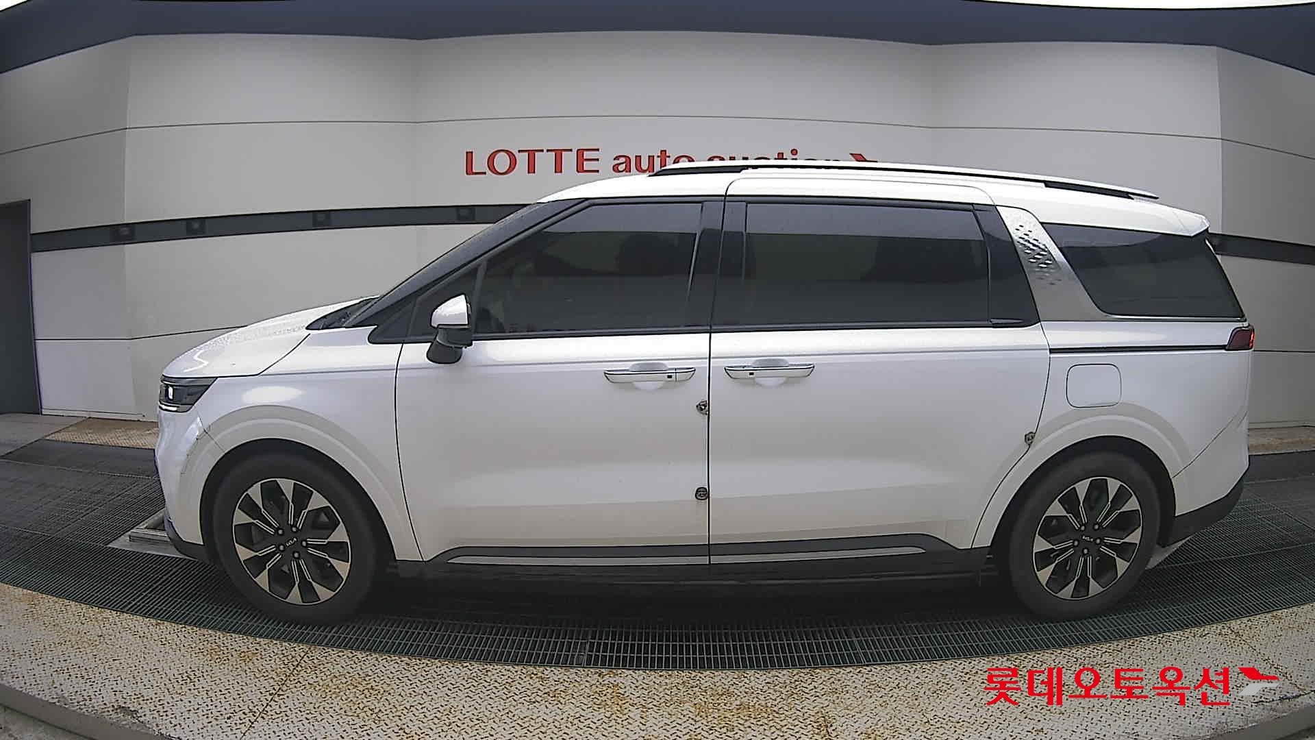 2023 - kia carnival