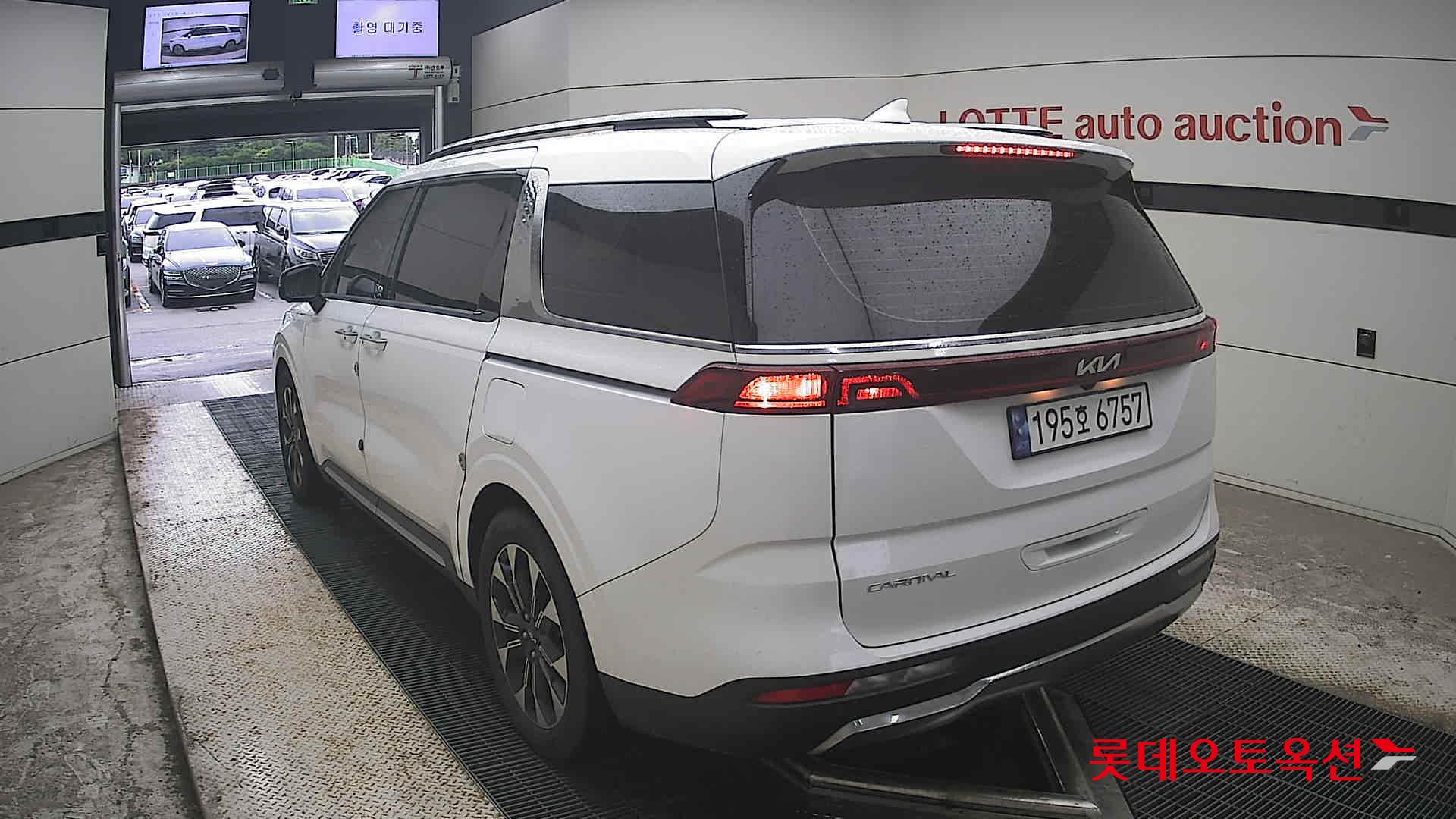 2023 - kia carnival