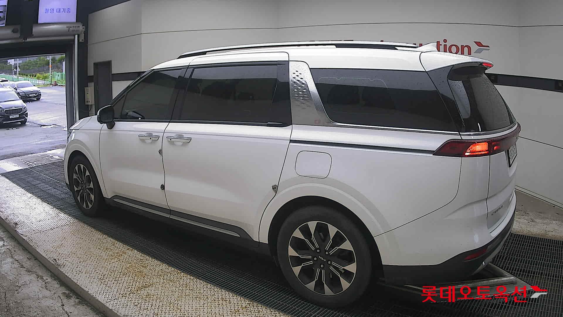 2023 - kia carnival