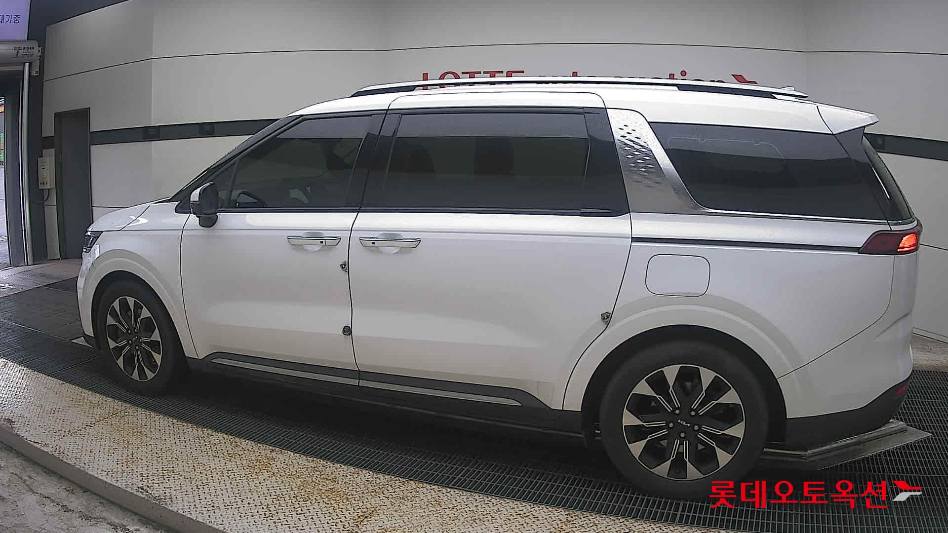 2023 - kia carnival