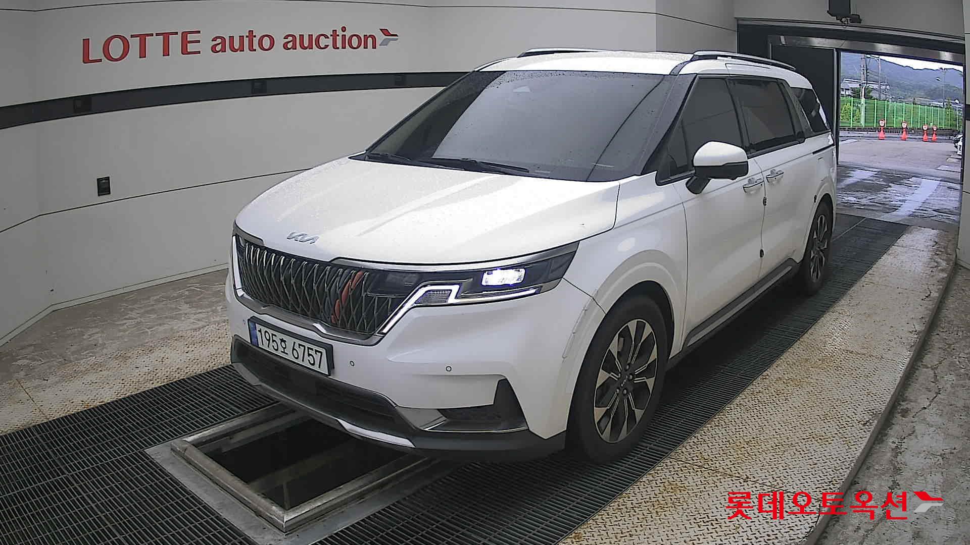2023 - kia carnival