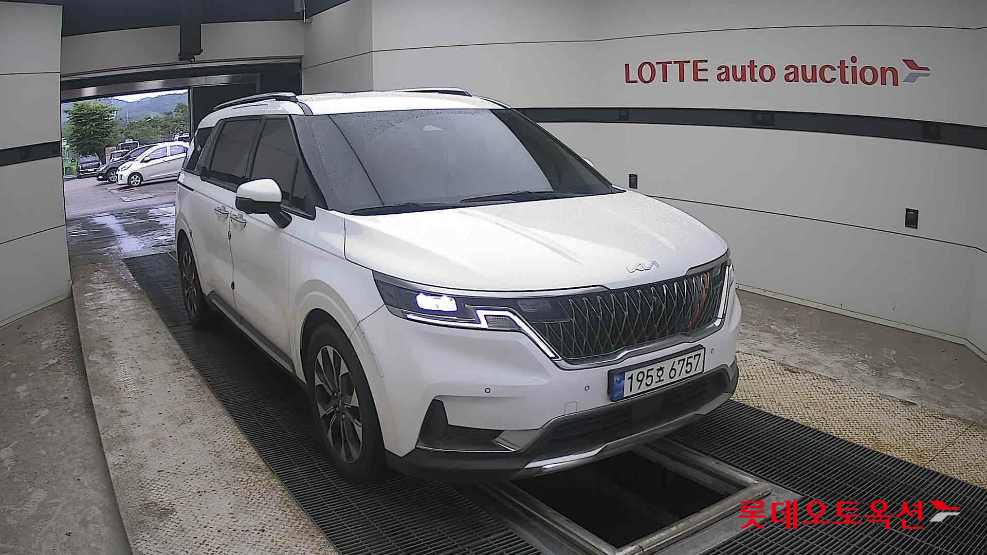 2023 - kia carnival
