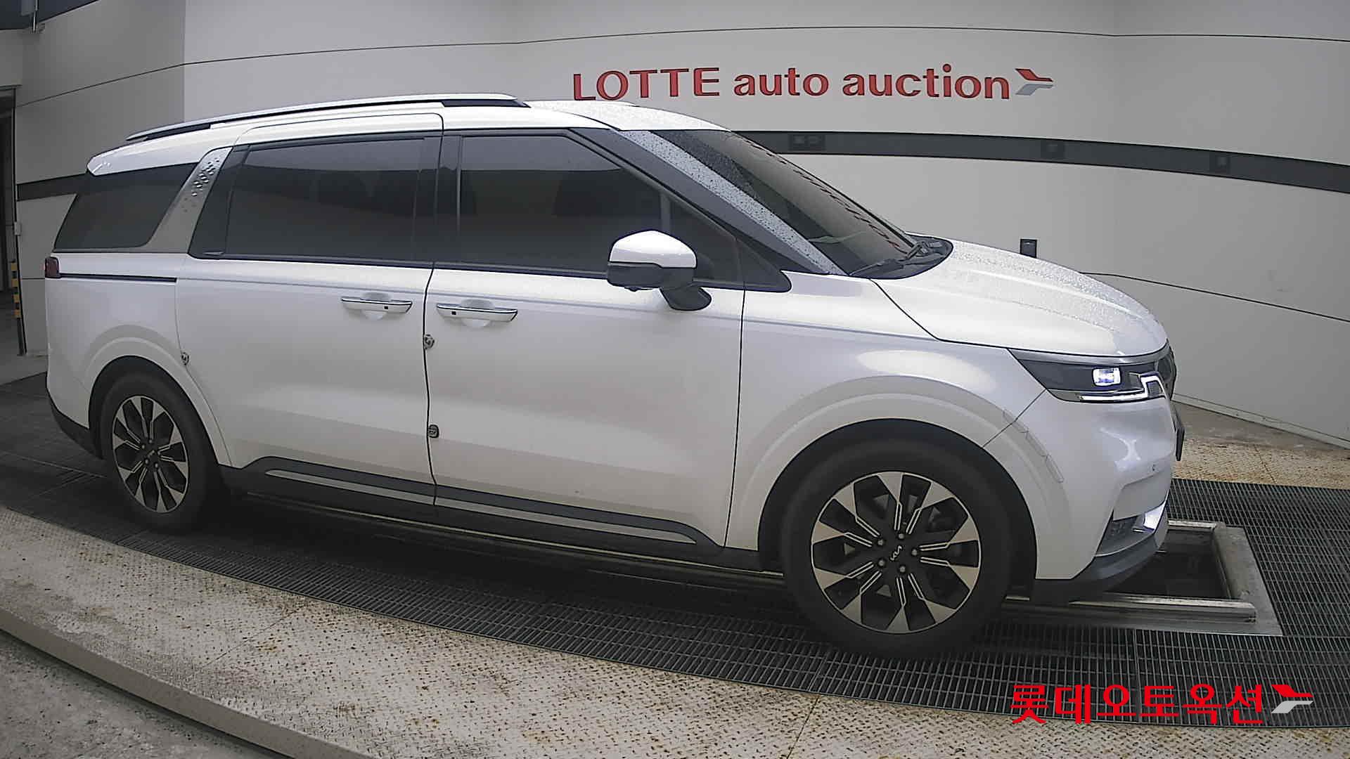 2023 - kia carnival
