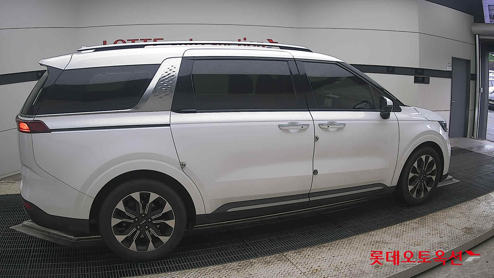 2023 - kia carnival